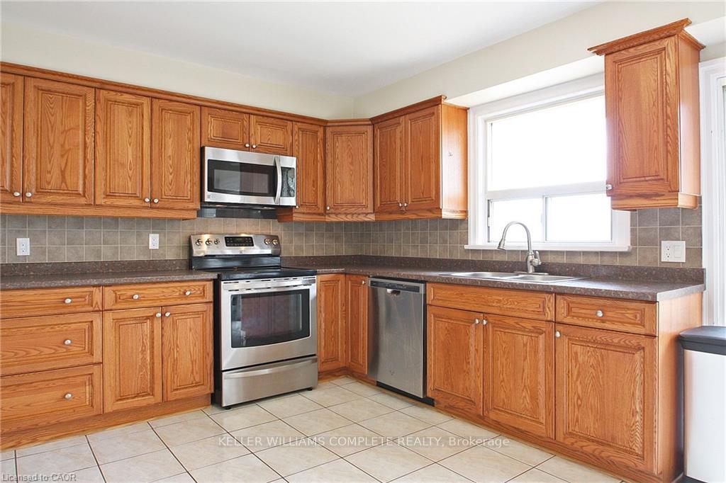 Photo 7 of Unit Upper, 6 Myrtle Avenue, St. Catharines, Lakeport — HOMEH