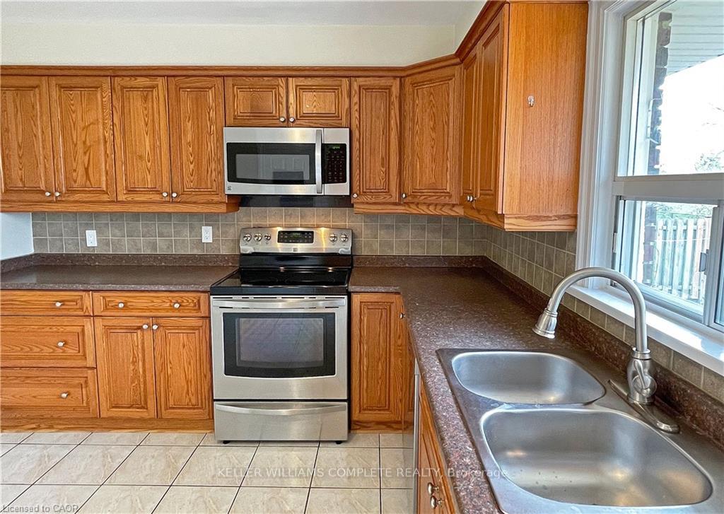 Photo 8 of Unit Upper, 6 Myrtle Avenue, St. Catharines, Lakeport — HOMEH
