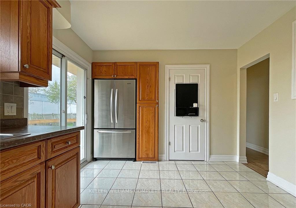 Photo 9 of Unit Upper, 6 Myrtle Avenue, St. Catharines, Lakeport — HOMEH