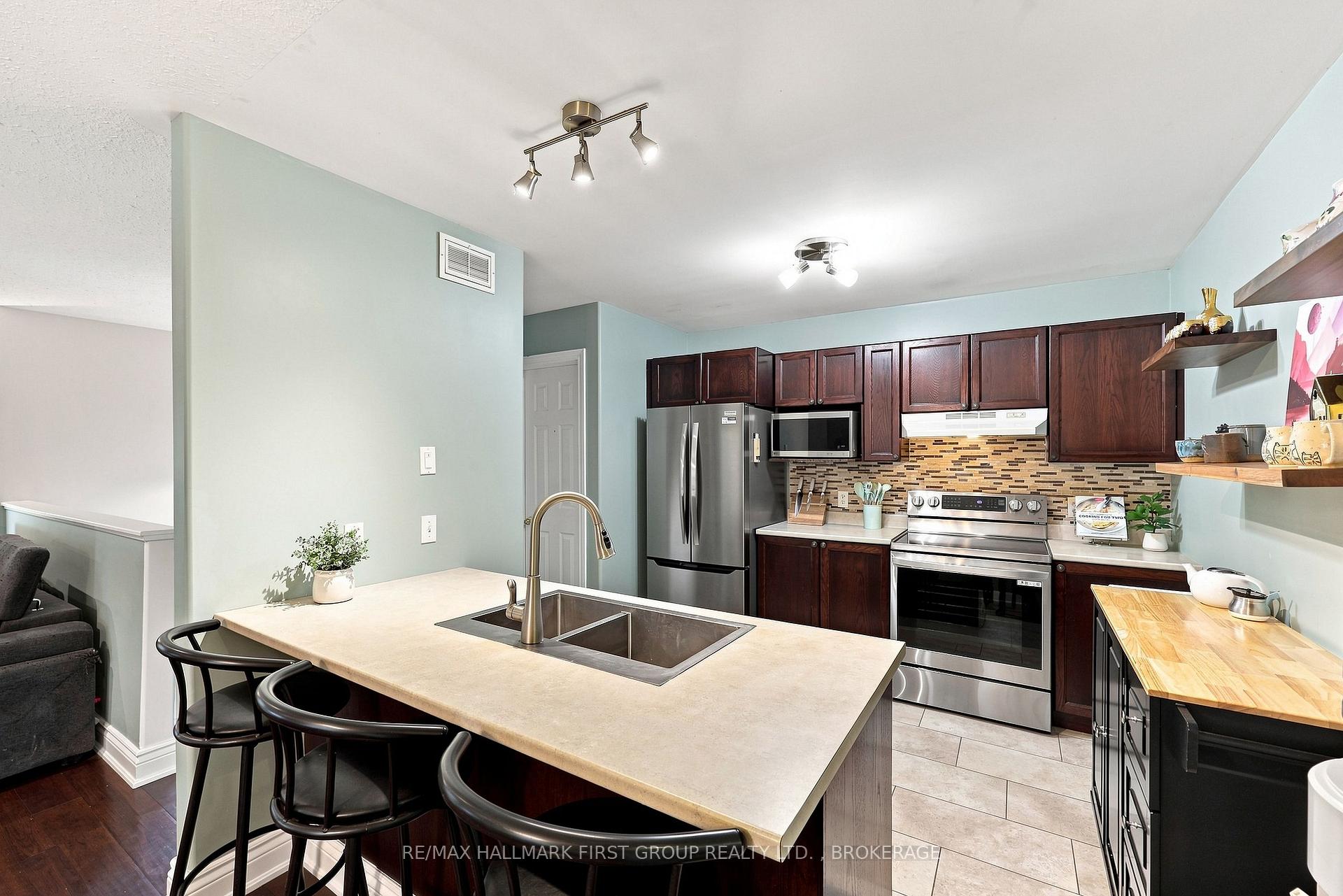 Photo 10 of 96 Briceland Street, Kingston, Rideau — HOMEH