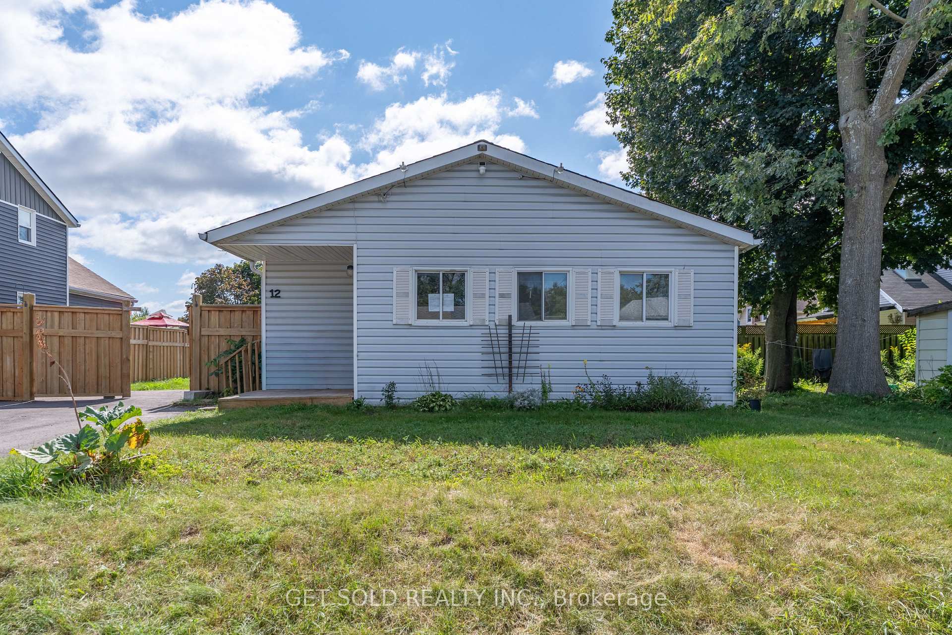 Photo 2 of 12 Vimy Street, Halton Hills, Acton — HOMEH