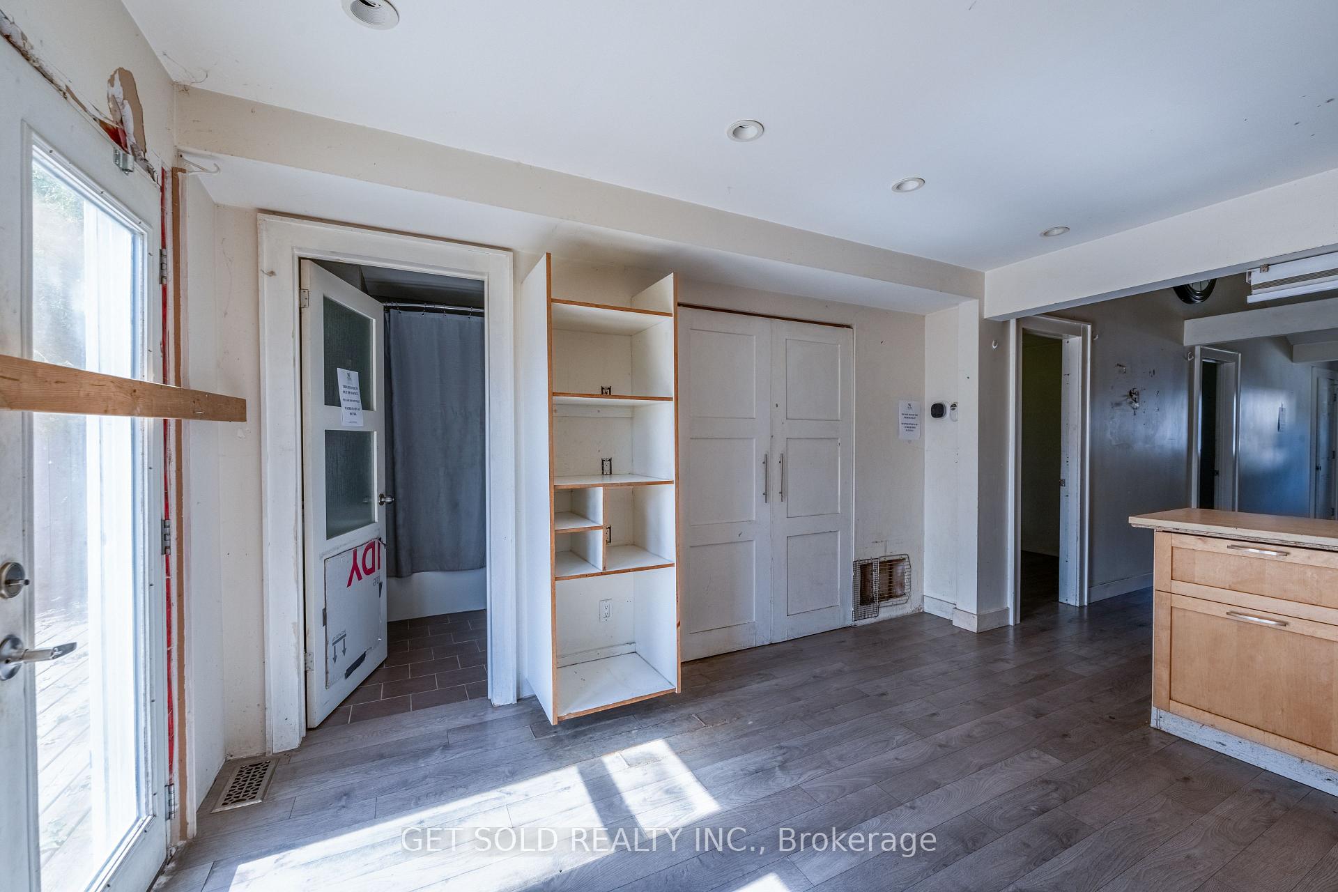 Photo 13 of 12 Vimy Street, Halton Hills, Acton — HOMEH