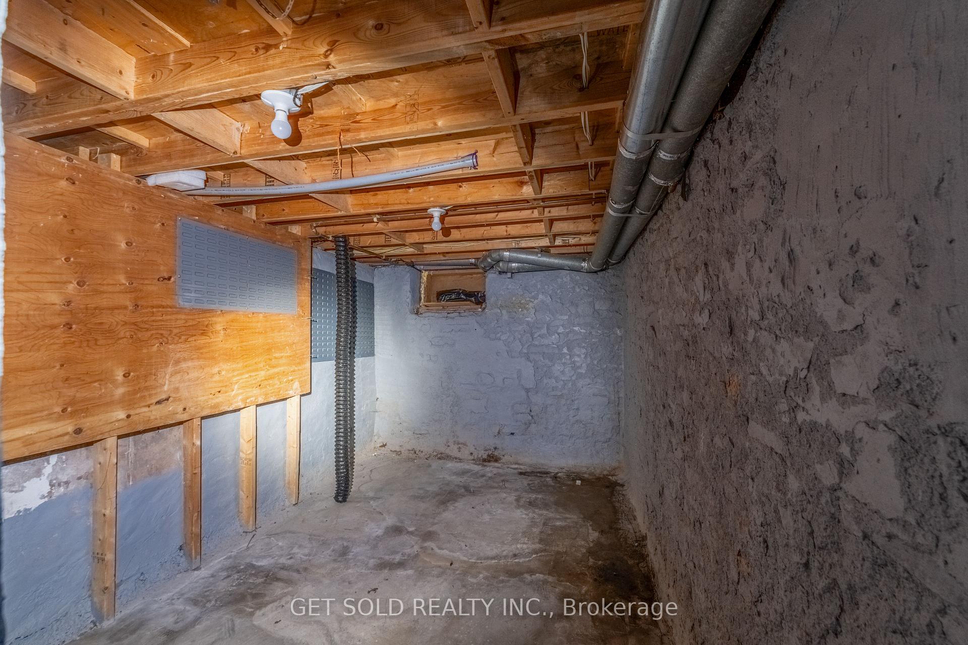 Photo 25 of 12 Vimy Street, Halton Hills, Acton — HOMEH