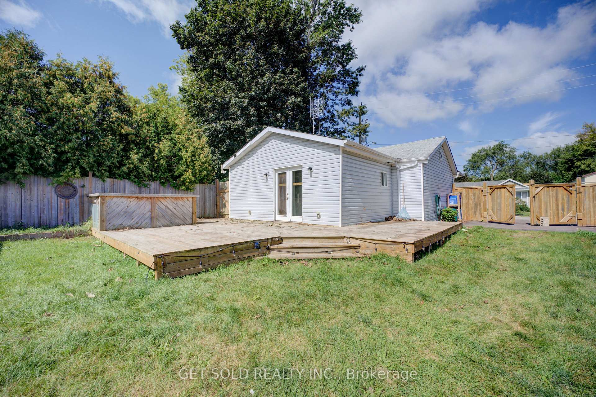 Photo 32 of 12 Vimy Street, Halton Hills, Acton — HOMEH