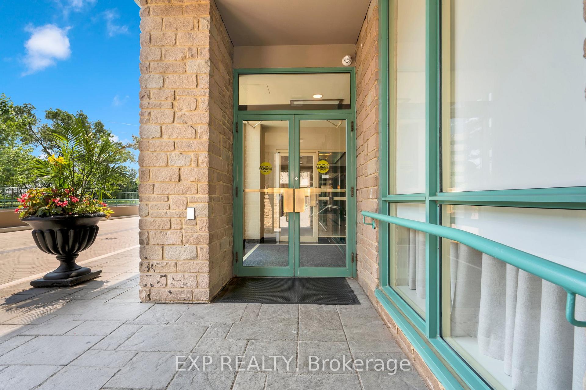 Photo 3 of Unit 1001, 101 Subway Crescent, Etobicoke, Islington-City Centre West — HOMEH