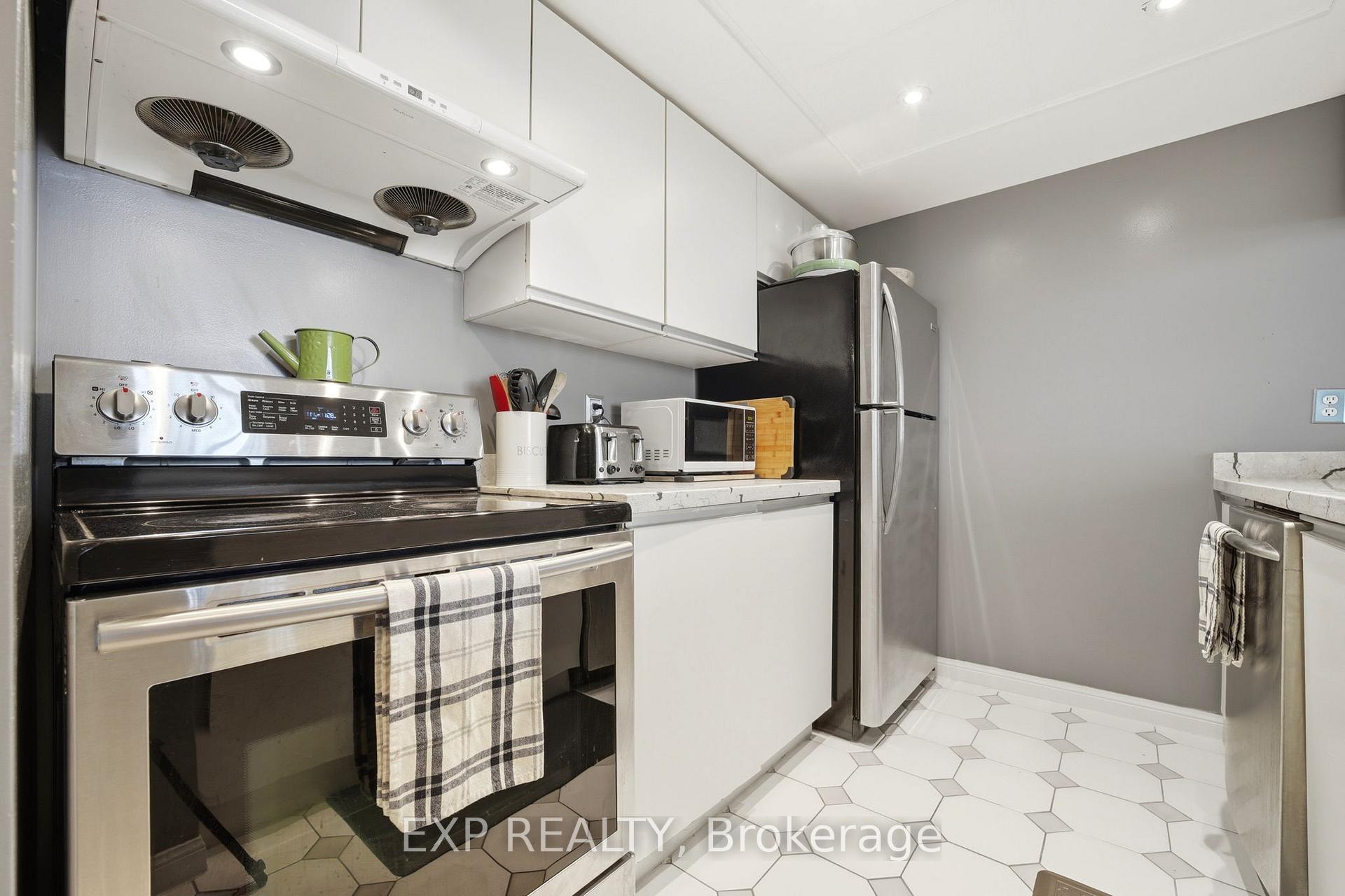 Photo 16 of Unit 1001, 101 Subway Crescent, Etobicoke, Islington-City Centre West — HOMEH