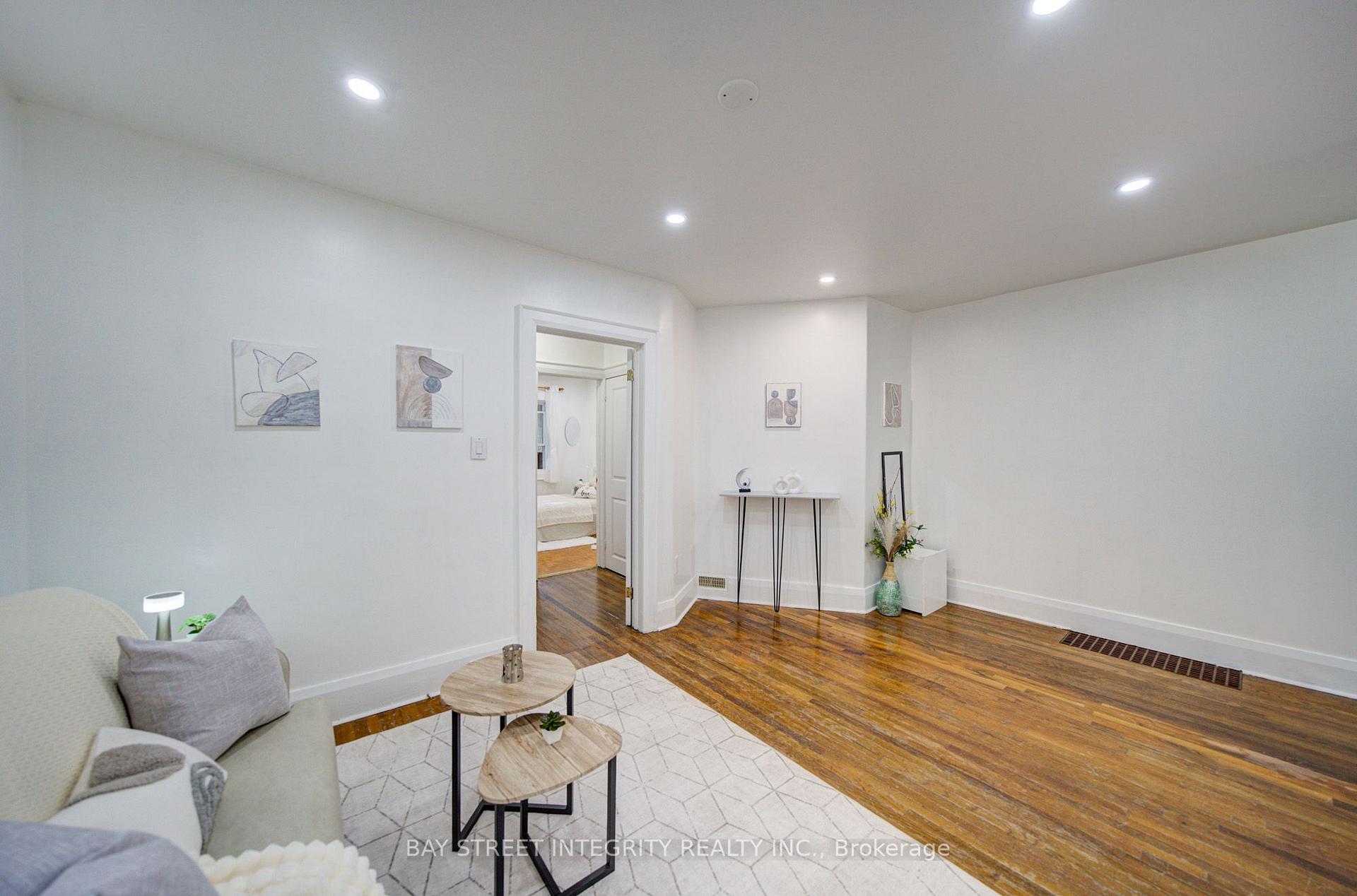 Photo 9 of 11 Glenora Avenue, Toronto, Oakwood Village — HOMEH