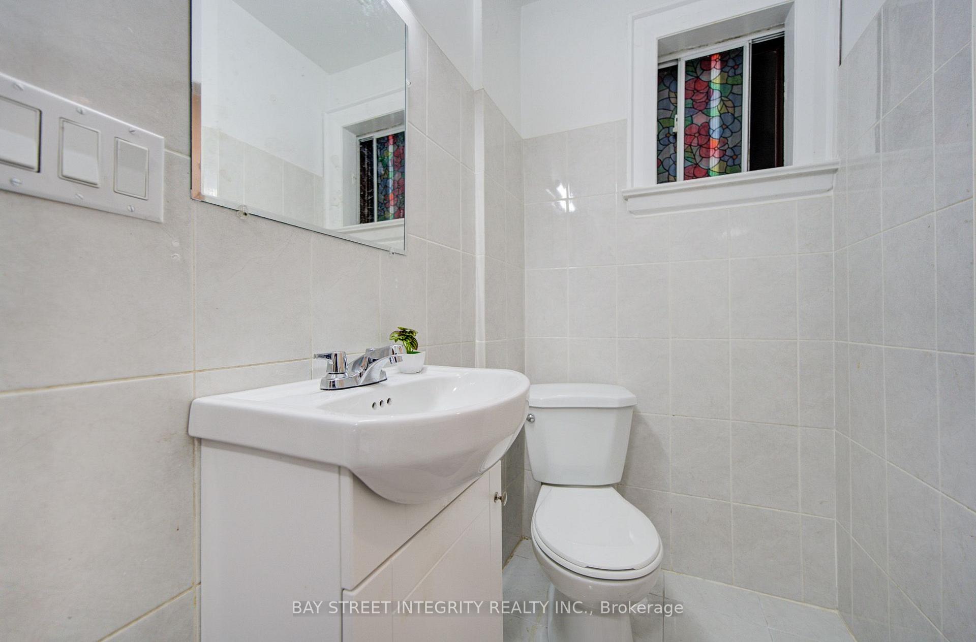 Photo 16 of 11 Glenora Avenue, Toronto, Oakwood Village — HOMEH