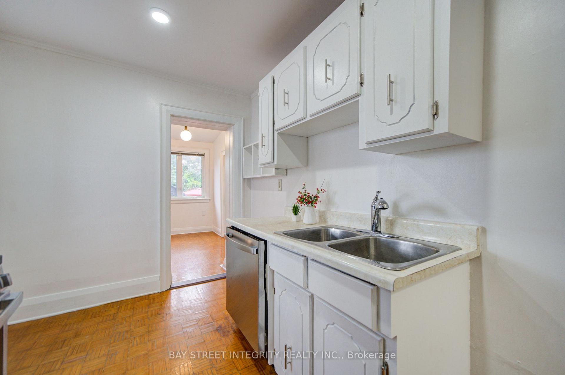 Photo 21 of 11 Glenora Avenue, Toronto, Oakwood Village — HOMEH