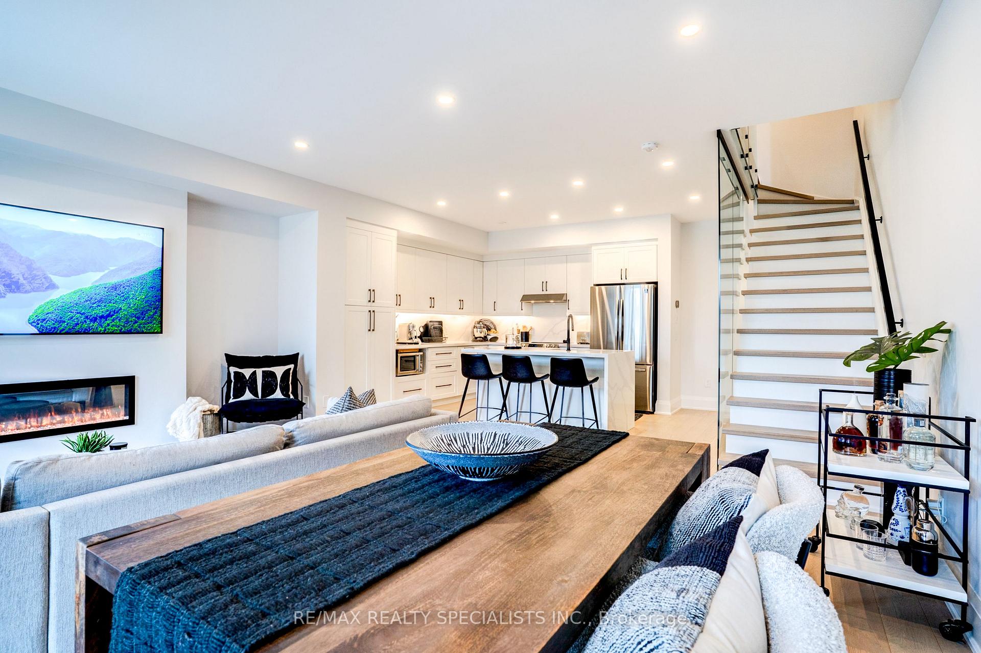 Photo 24 of 423 Rockwell Common, Oakville, Joshua Meadows — HOMEH