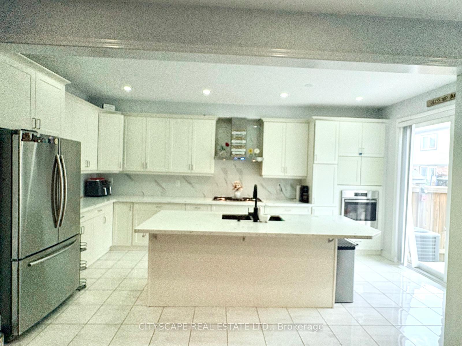 Photo 13 of 538 Edenbrook Hill Drive, Brampton, Northwest Brampton — HOMEH