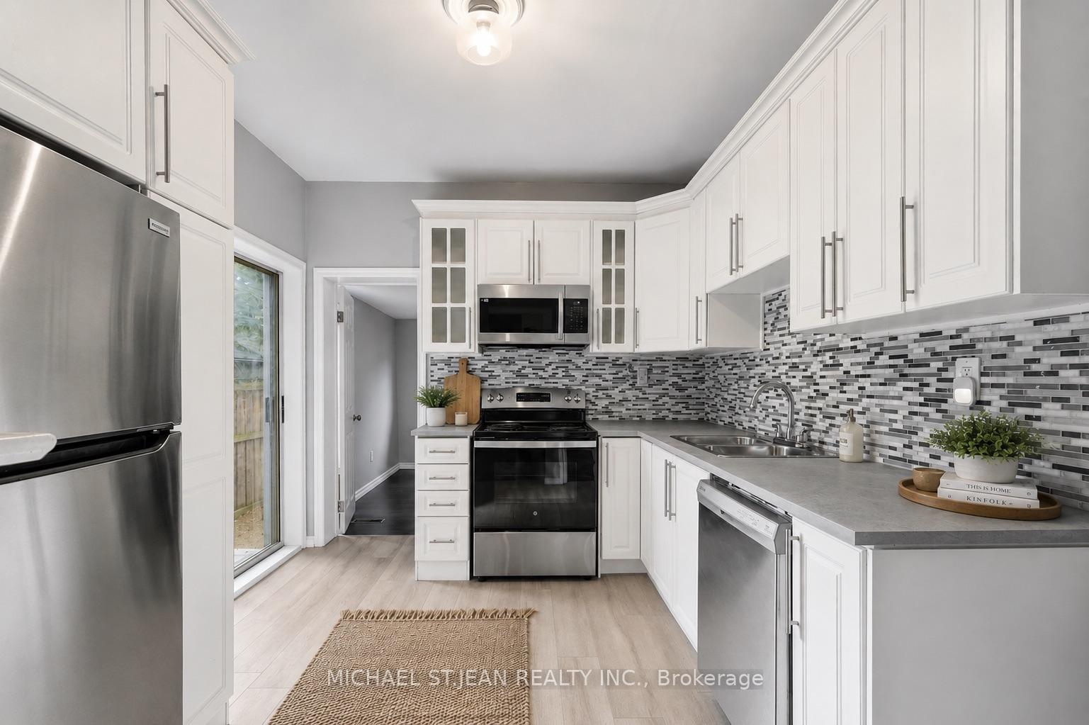 Photo 8 of 62 Cedar Avenue, Hamilton, St. Clair — HOMEH