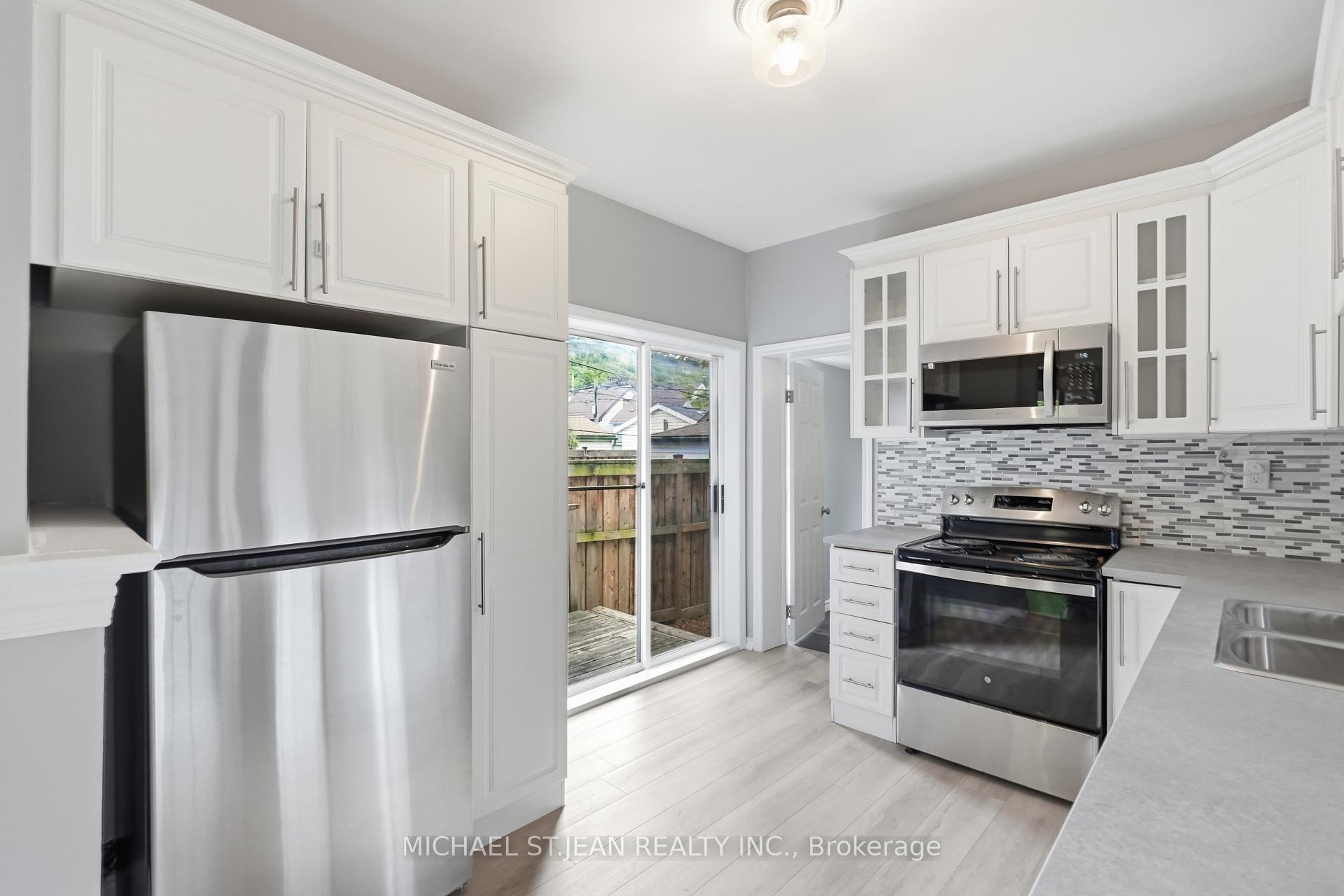 Photo 10 of 62 Cedar Avenue, Hamilton, St. Clair — HOMEH