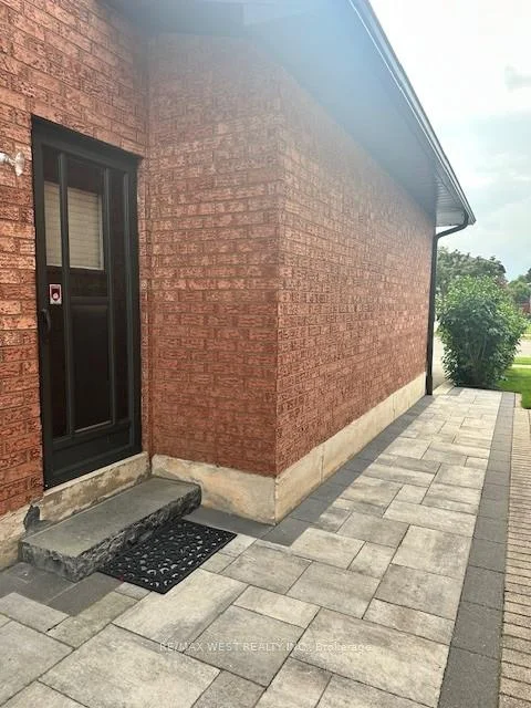 Photo 2 of 414 Belview Avenue, Vaughan, East Woodbridge — HOMEH