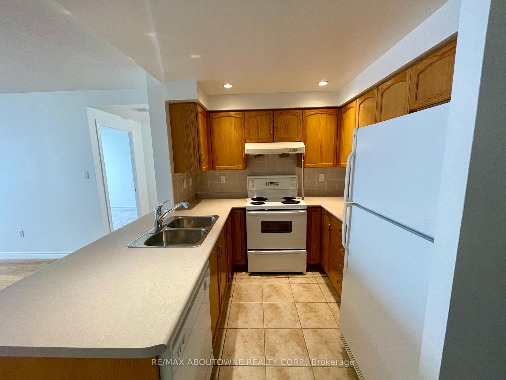 Photo 3 of Unit PH39, 125 Omni Drive, Scarborough, Bendale — HOMEH