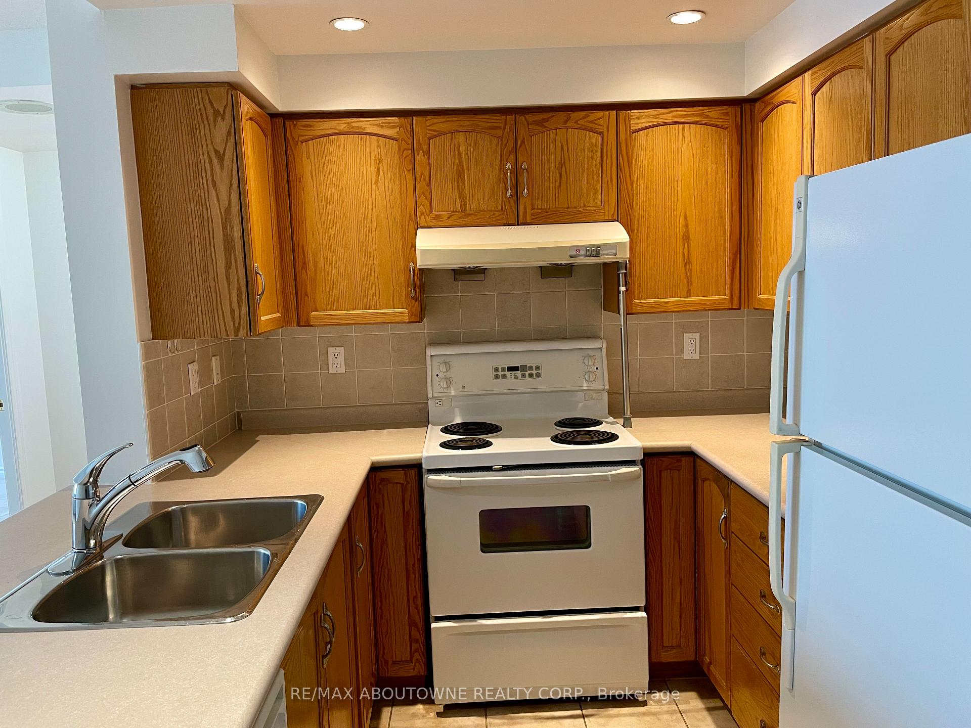 Photo 4 of Unit PH39, 125 Omni Drive, Scarborough, Bendale — HOMEH