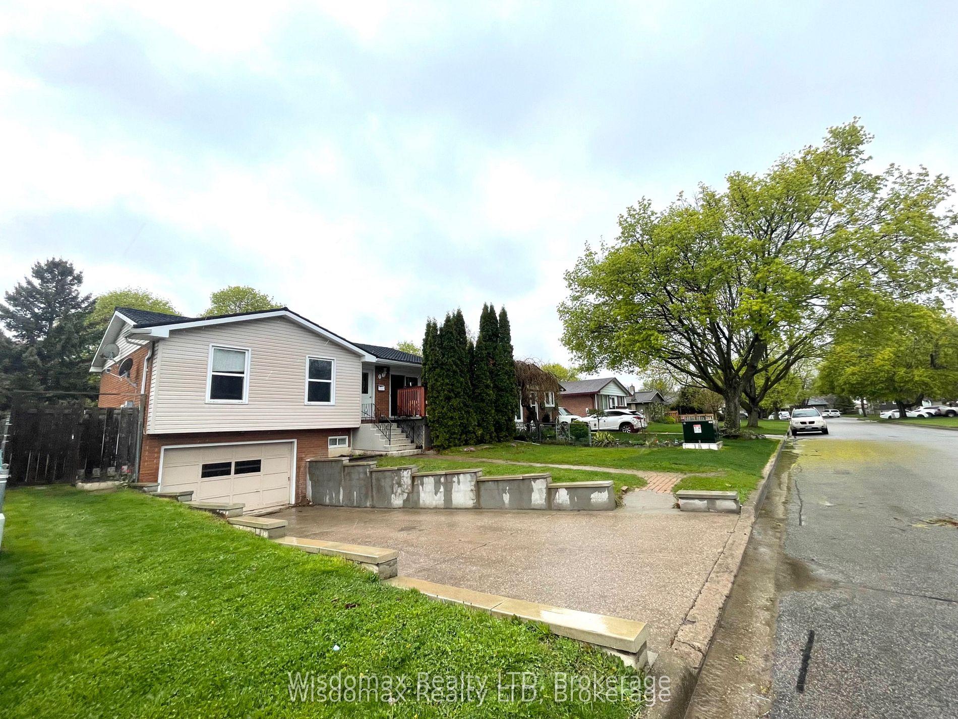 Photo 2 of 7 Greenmeadow Court, St. Catharines, Fairview — HOMEH