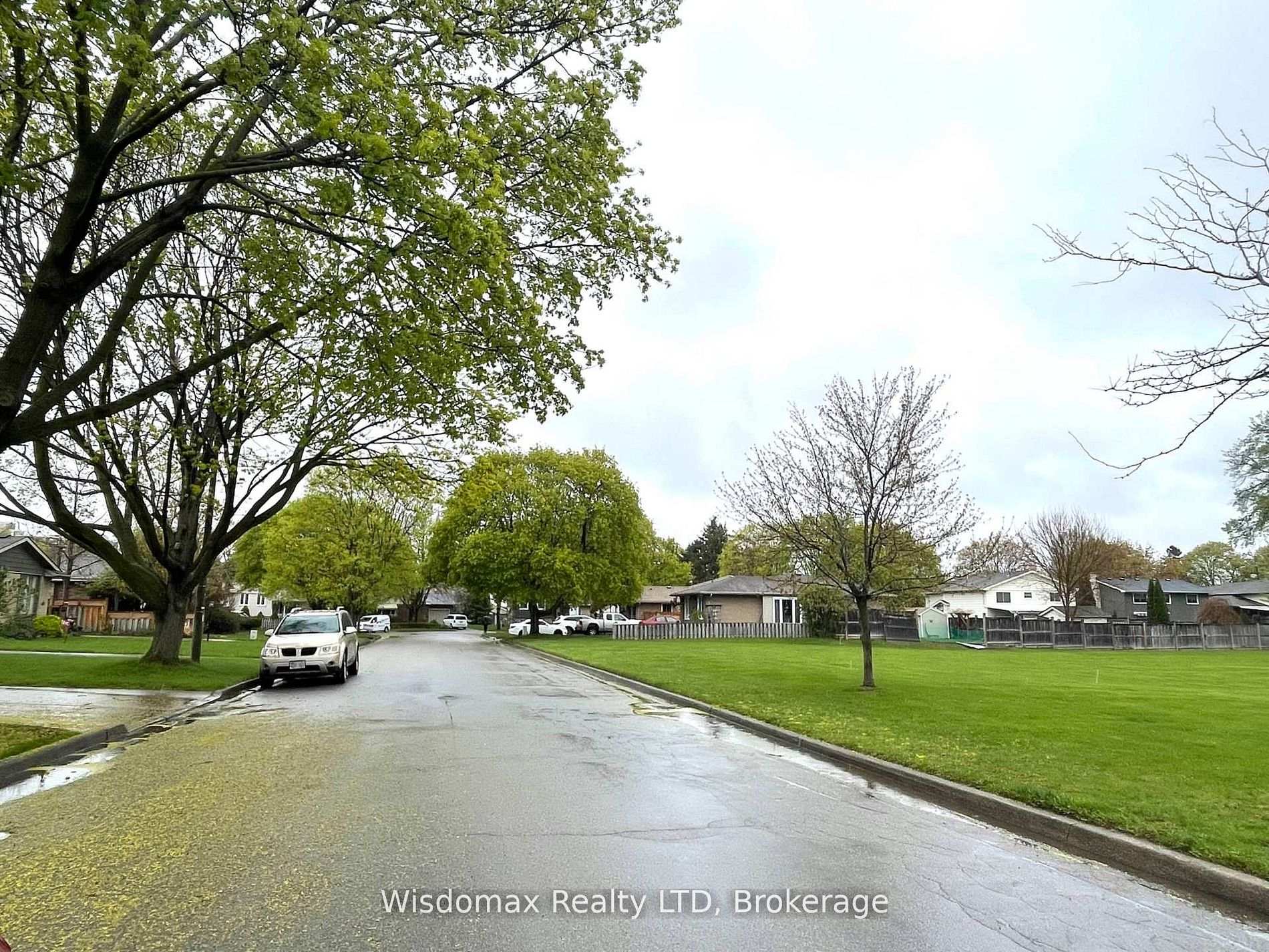 Photo 3 of 7 Greenmeadow Court, St. Catharines, Fairview — HOMEH