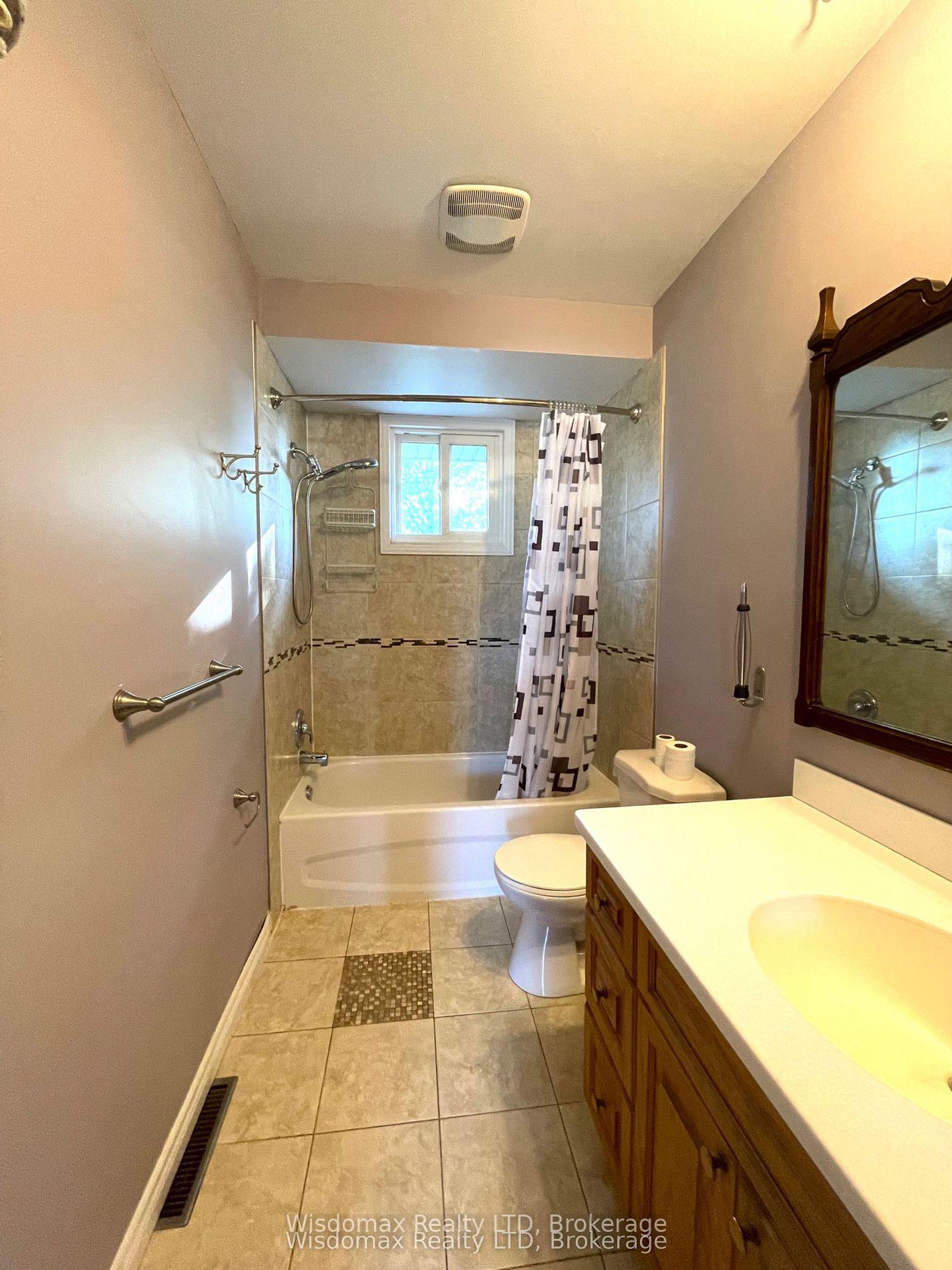 Photo 9 of 7 Greenmeadow Court, St. Catharines, Fairview — HOMEH