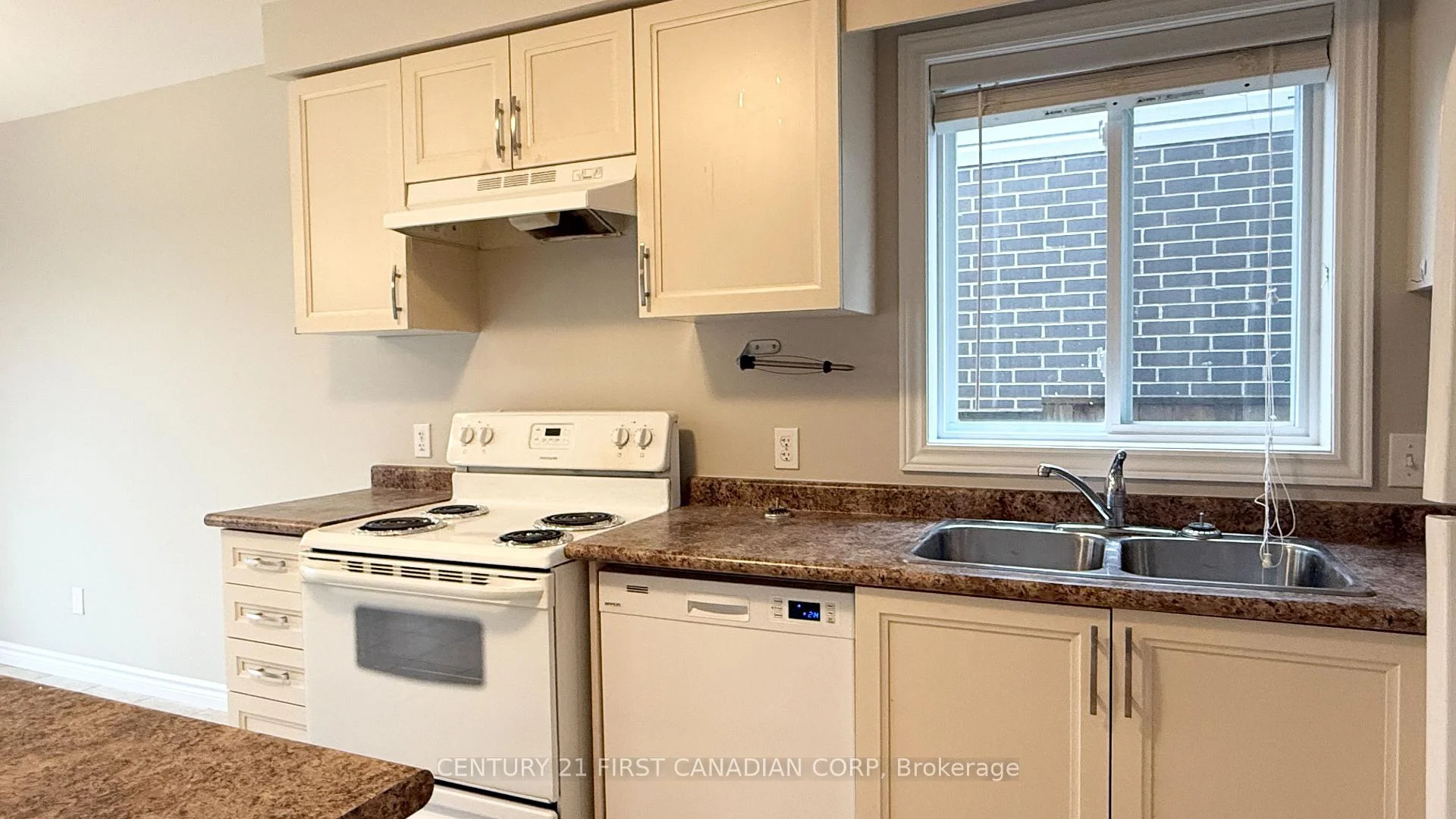 Photo 7 of 1864 Sedgefield Row, London, North S — HOMEH