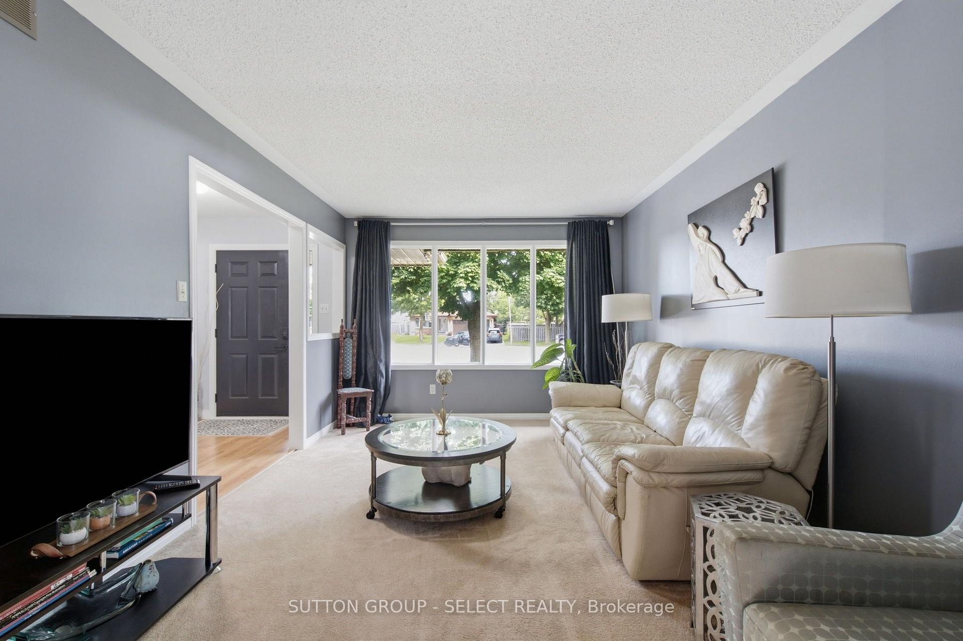 Photo 8 of 587 Classic Court, London, East P — HOMEH