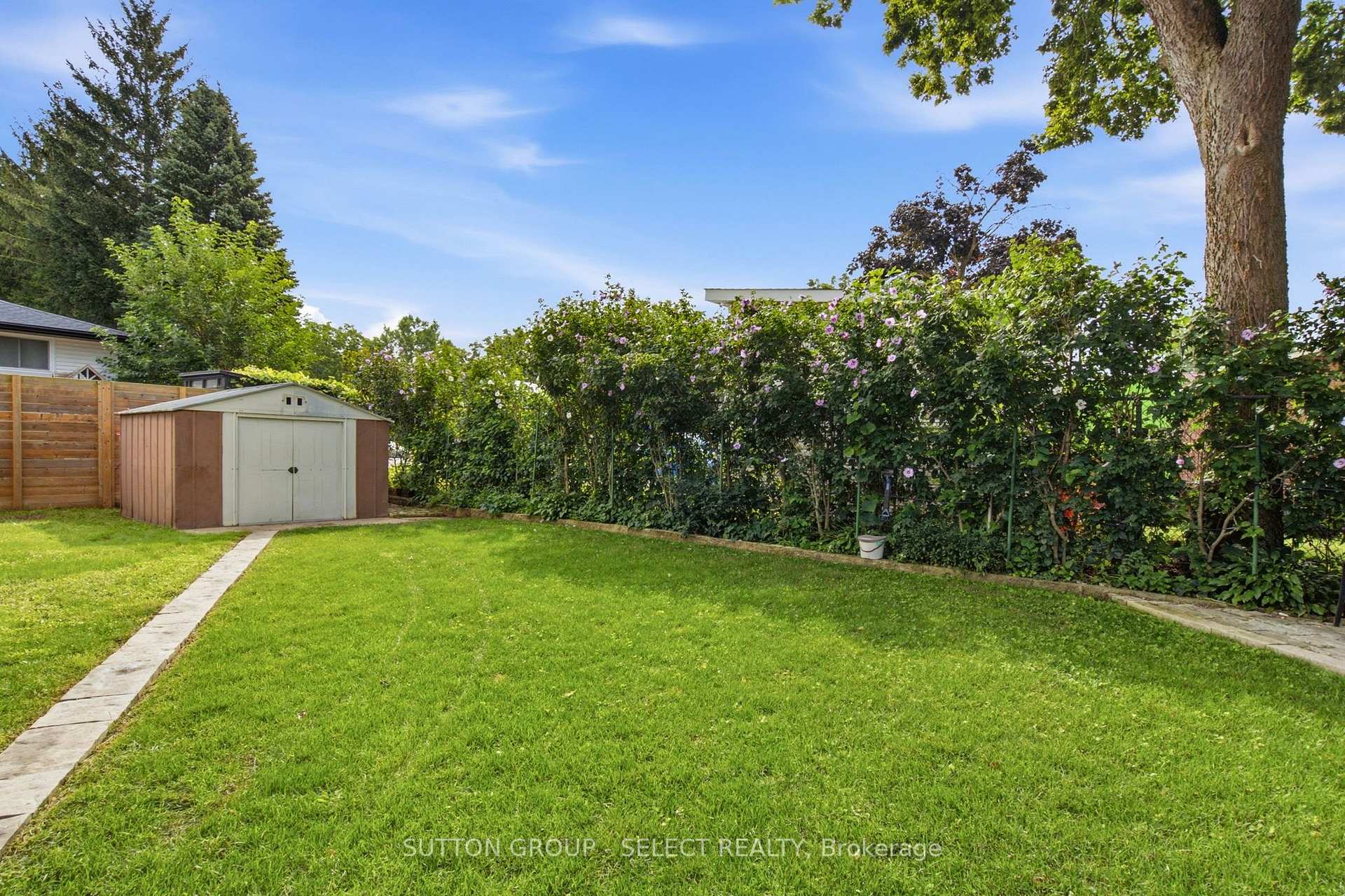 Photo 38 of 587 Classic Court, London, East P — HOMEH