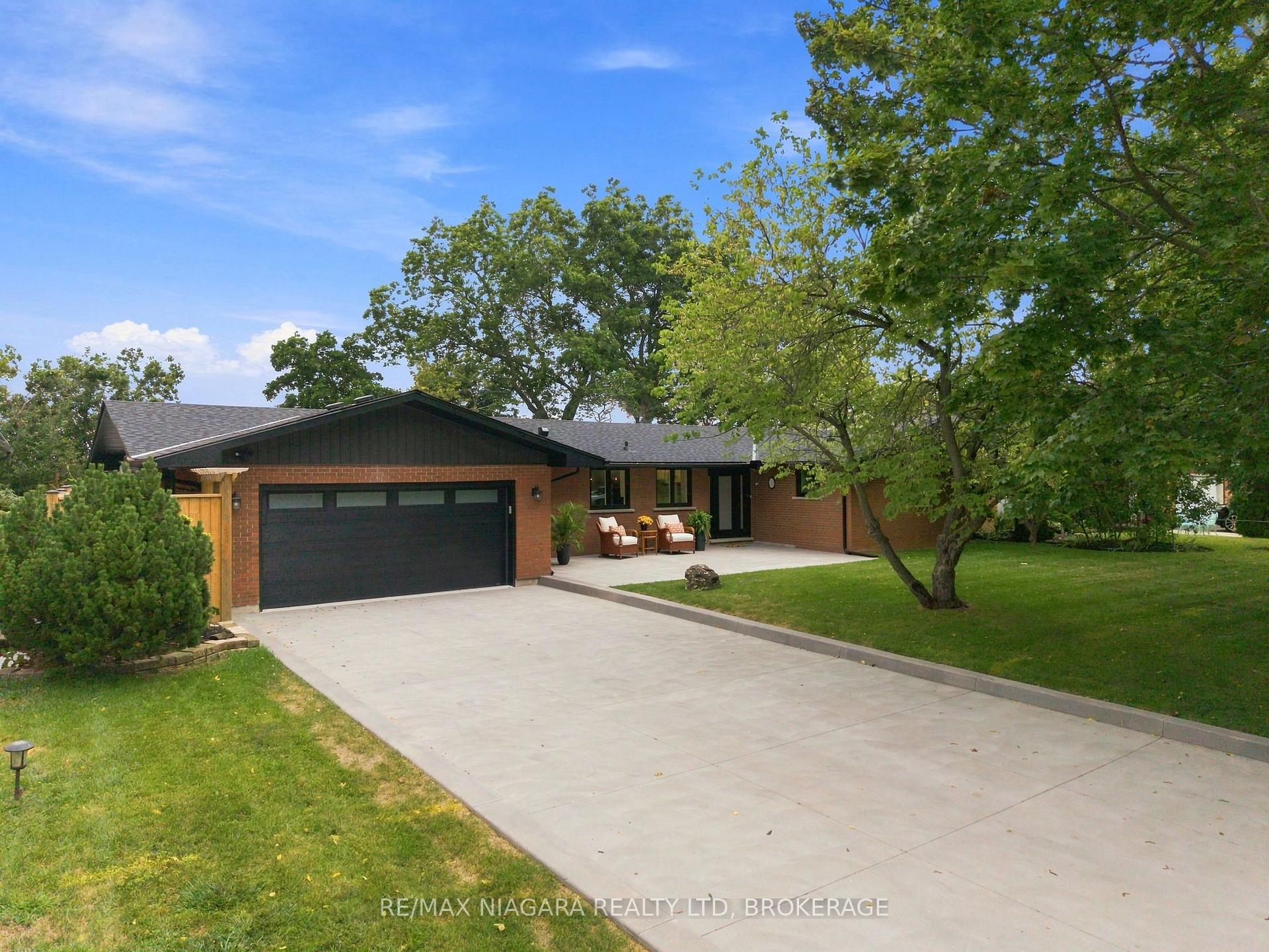 Front of 38 Royal Henley Boulevard