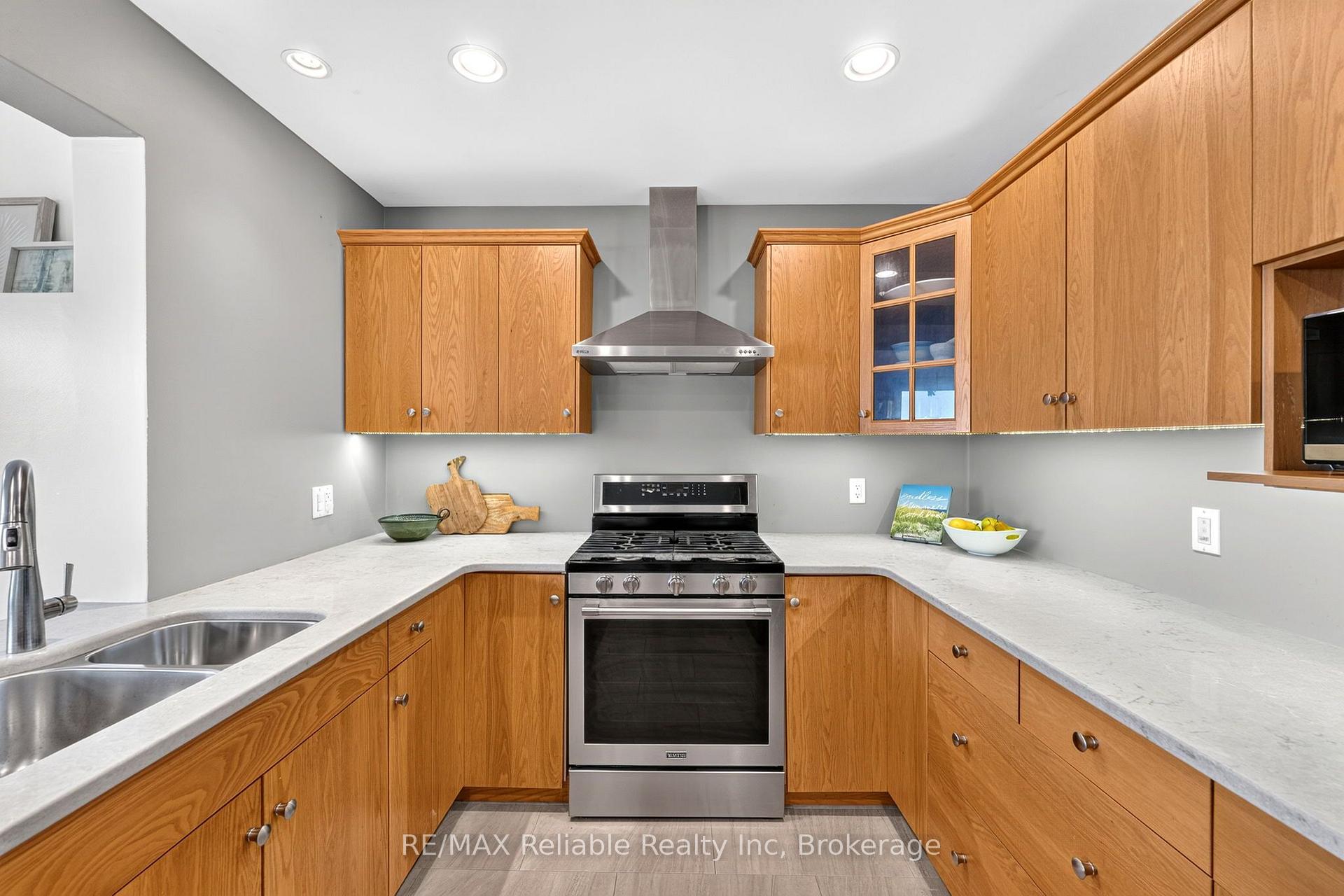 Photo 12 of 113 Tuyll Street, Bluewater, Bayfield — HOMEH