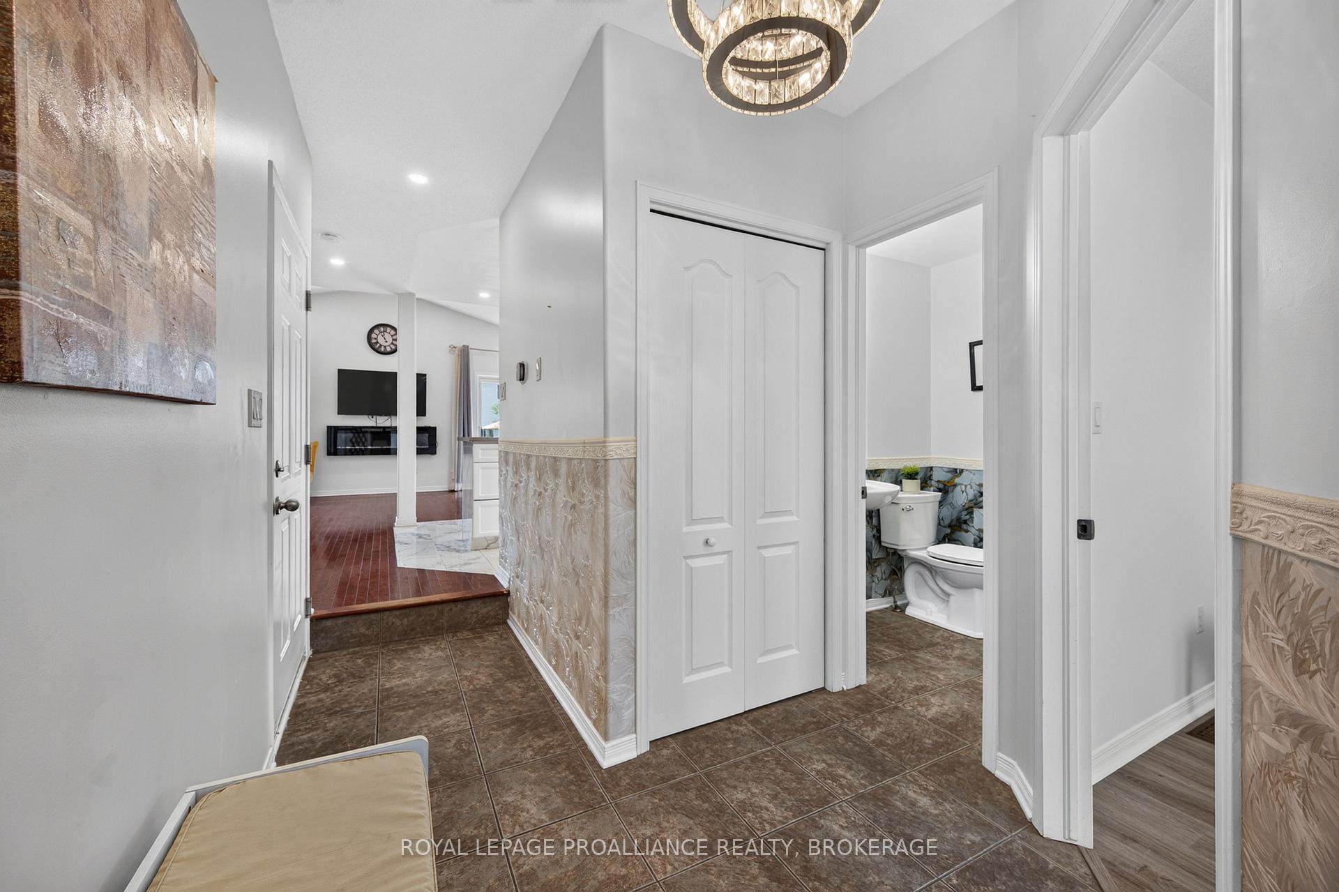 Photo 4 of 445 Maureen Street, Kingston, Kingston East (Incl Barret Crt) — HOMEH