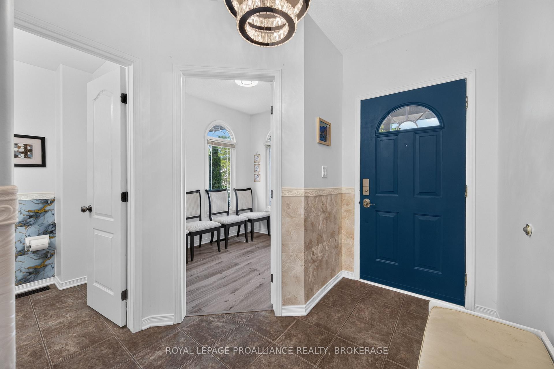 Photo 5 of 445 Maureen Street, Kingston, Kingston East (Incl Barret Crt) — HOMEH