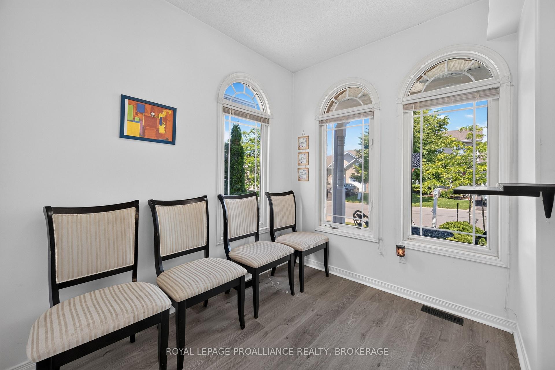 Photo 6 of 445 Maureen Street, Kingston, Kingston East (Incl Barret Crt) — HOMEH