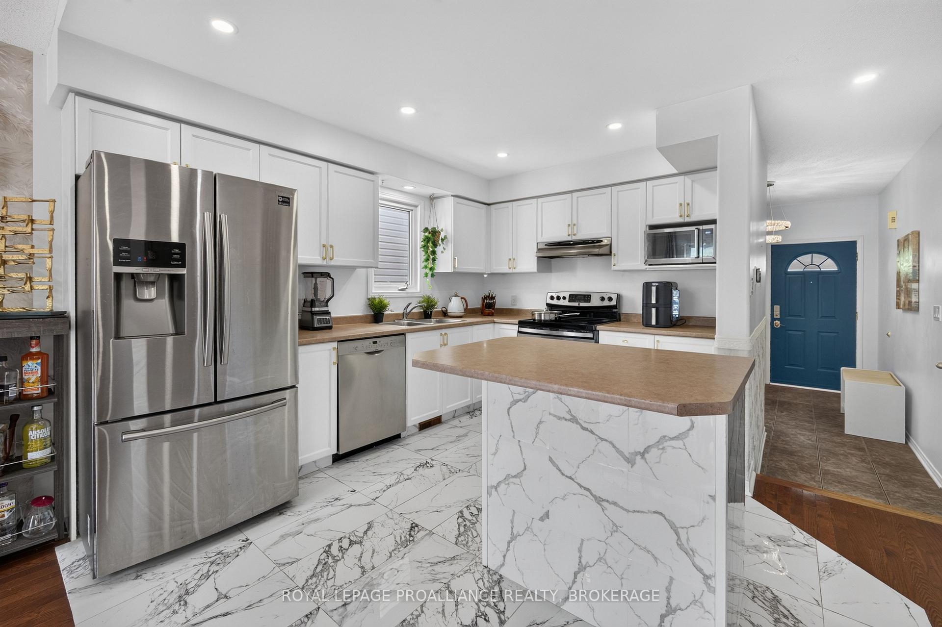 Photo 10 of 445 Maureen Street, Kingston, Kingston East (Incl Barret Crt) — HOMEH