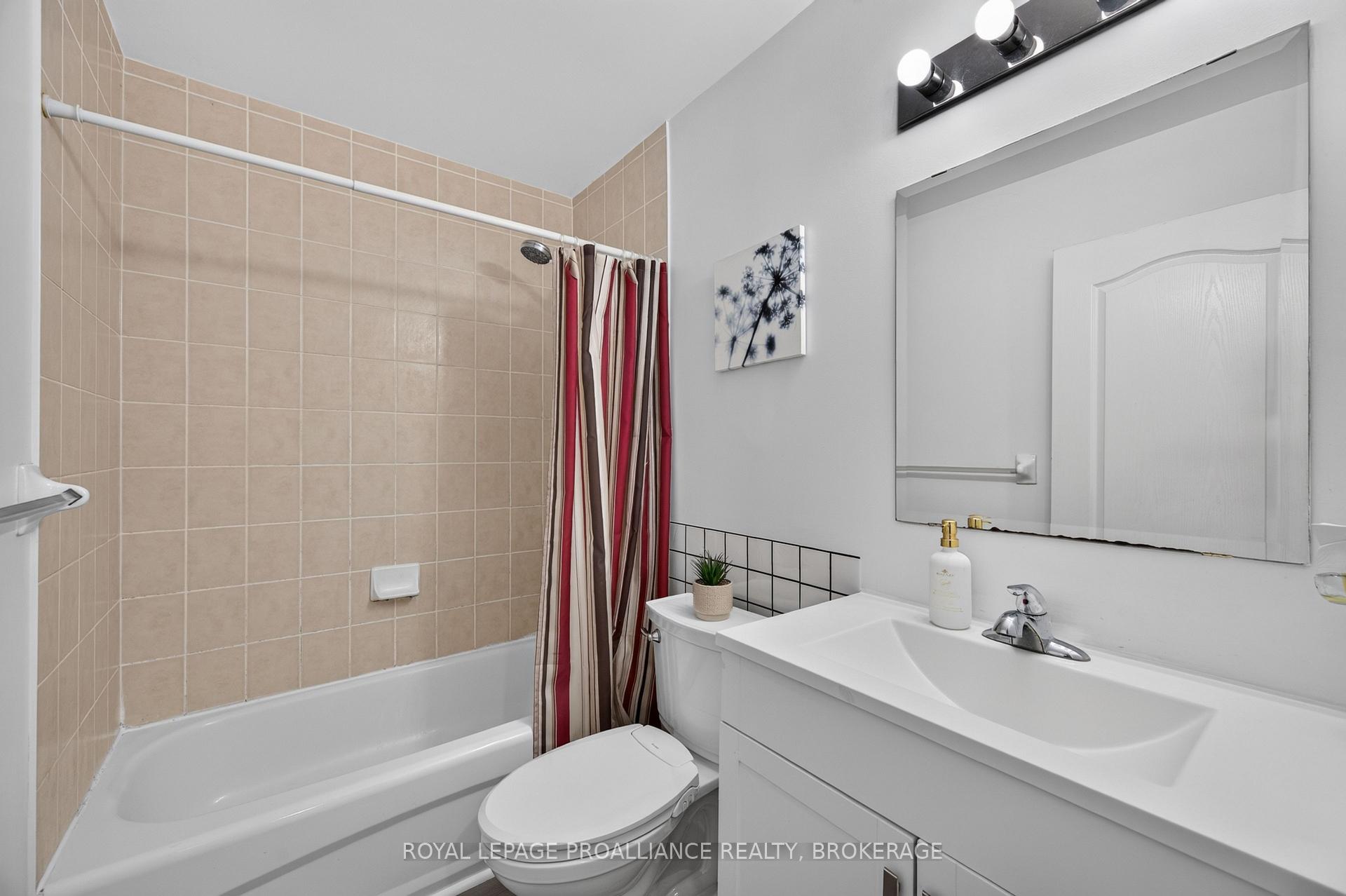 Photo 19 of 445 Maureen Street, Kingston, Kingston East (Incl Barret Crt) — HOMEH