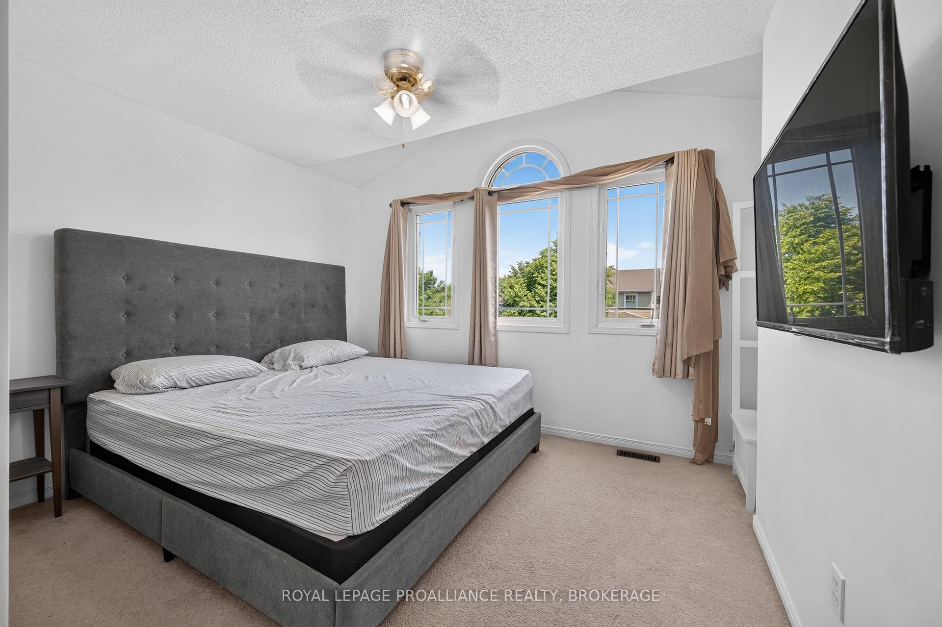Photo 24 of 445 Maureen Street, Kingston, Kingston East (Incl Barret Crt) — HOMEH