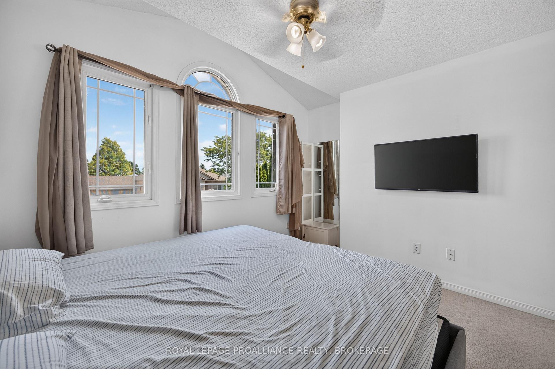 Photo 26 of 445 Maureen Street, Kingston, Kingston East (Incl Barret Crt) — HOMEH