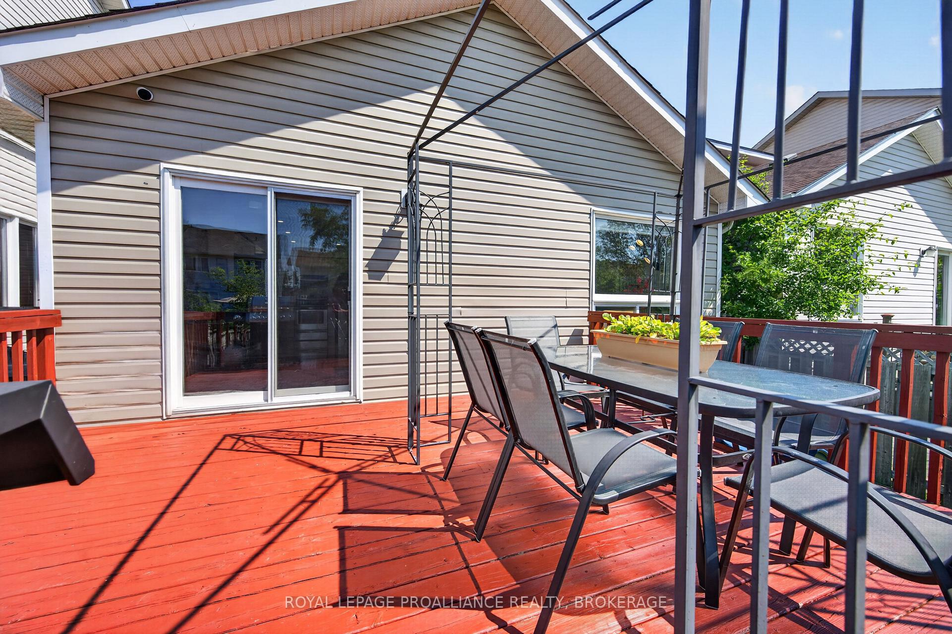 Photo 36 of 445 Maureen Street, Kingston, Kingston East (Incl Barret Crt) — HOMEH