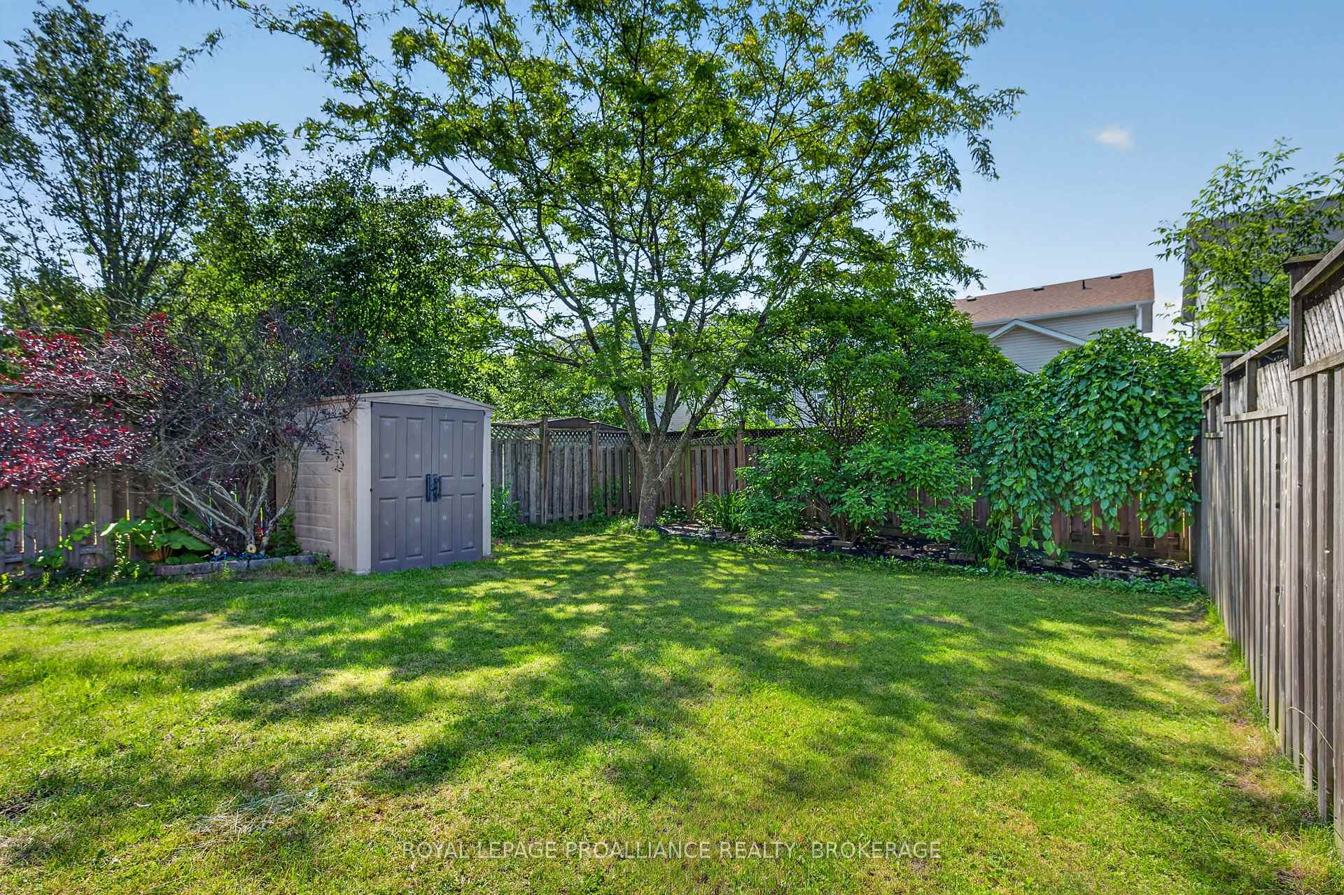 Photo 37 of 445 Maureen Street, Kingston, Kingston East (Incl Barret Crt) — HOMEH