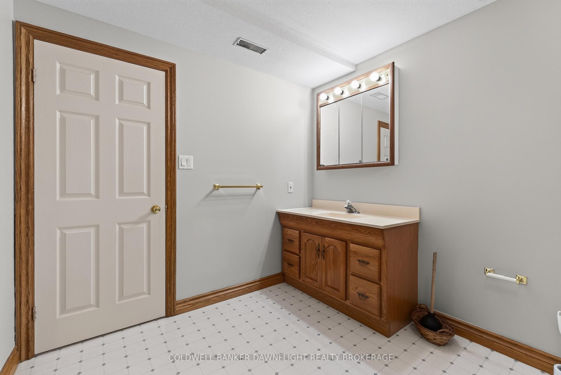 Photo 27 of 14 Gregus Court, South Huron, Exeter — HOMEH