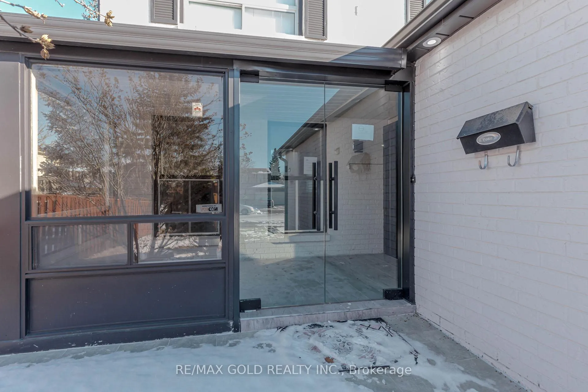 Photo 2 of 63 Floribunda Crescent, Brampton, Bramalea West Industrial — HOMEH