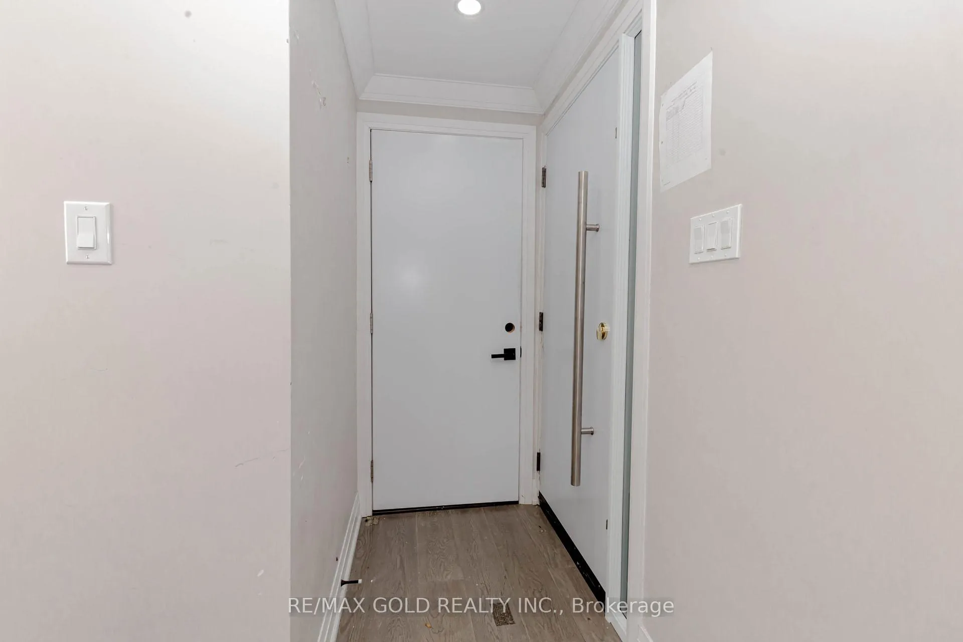 Photo 4 of 63 Floribunda Crescent, Brampton, Bramalea West Industrial — HOMEH