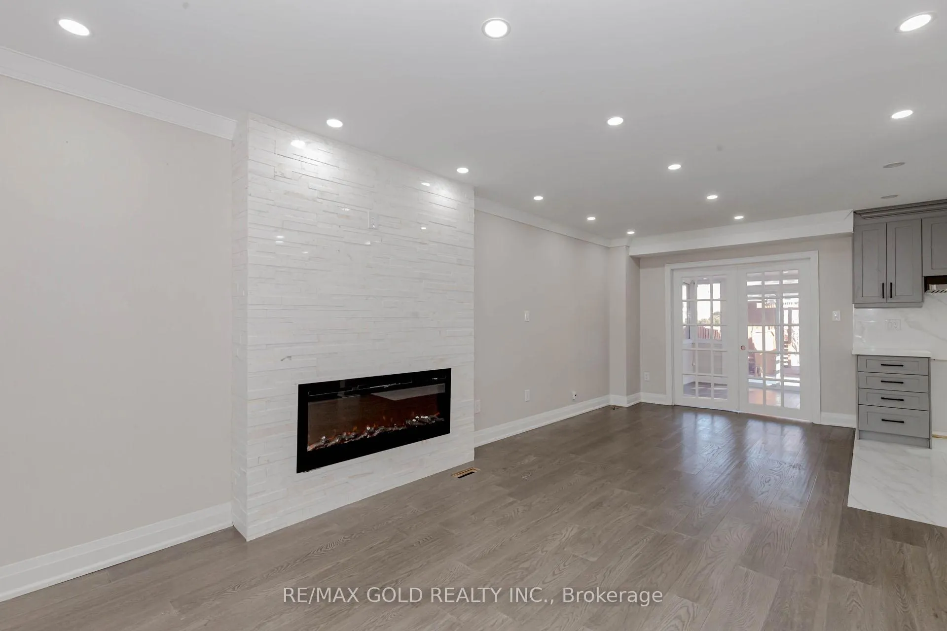 Photo 6 of 63 Floribunda Crescent, Brampton, Bramalea West Industrial — HOMEH