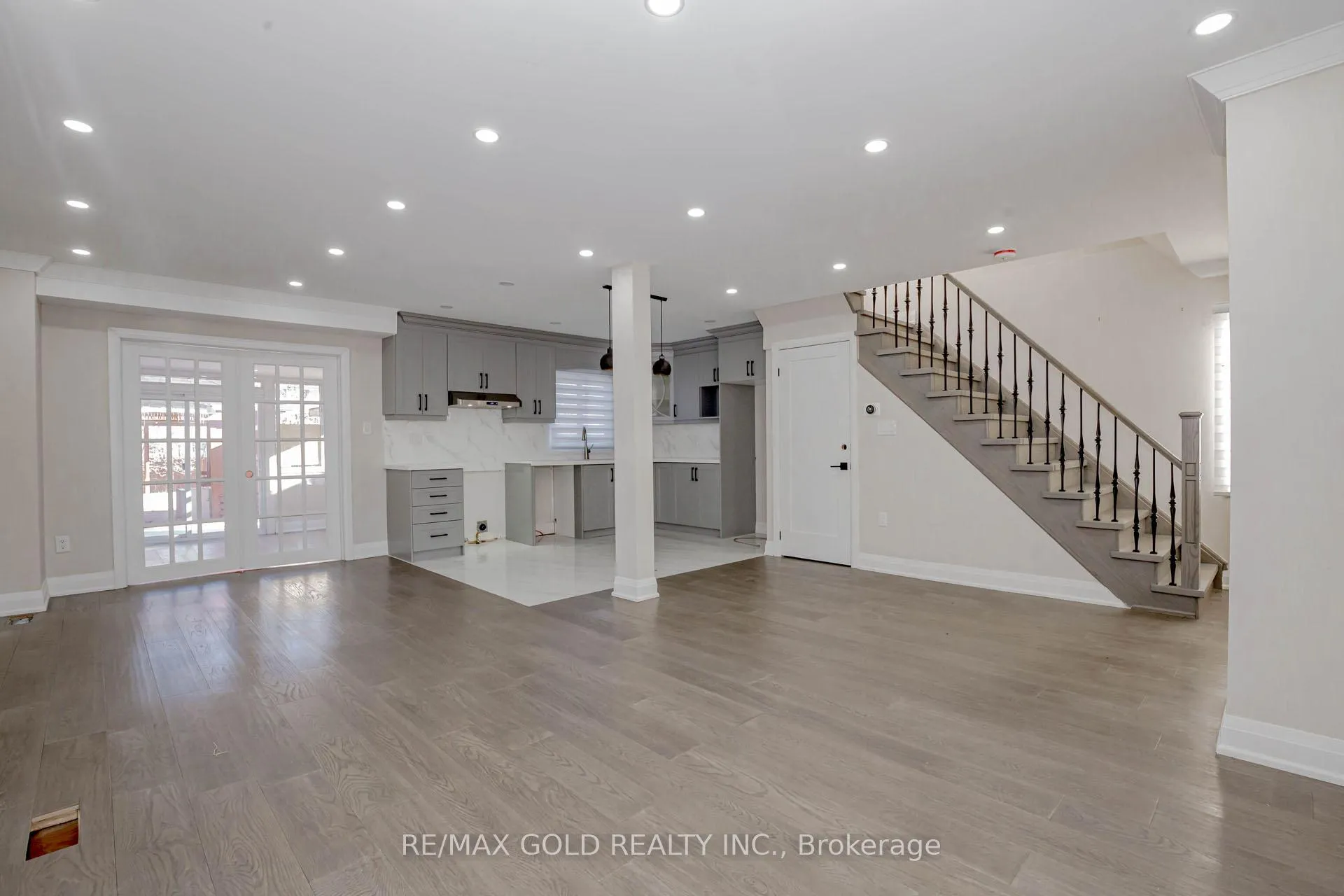 Photo 7 of 63 Floribunda Crescent, Brampton, Bramalea West Industrial — HOMEH