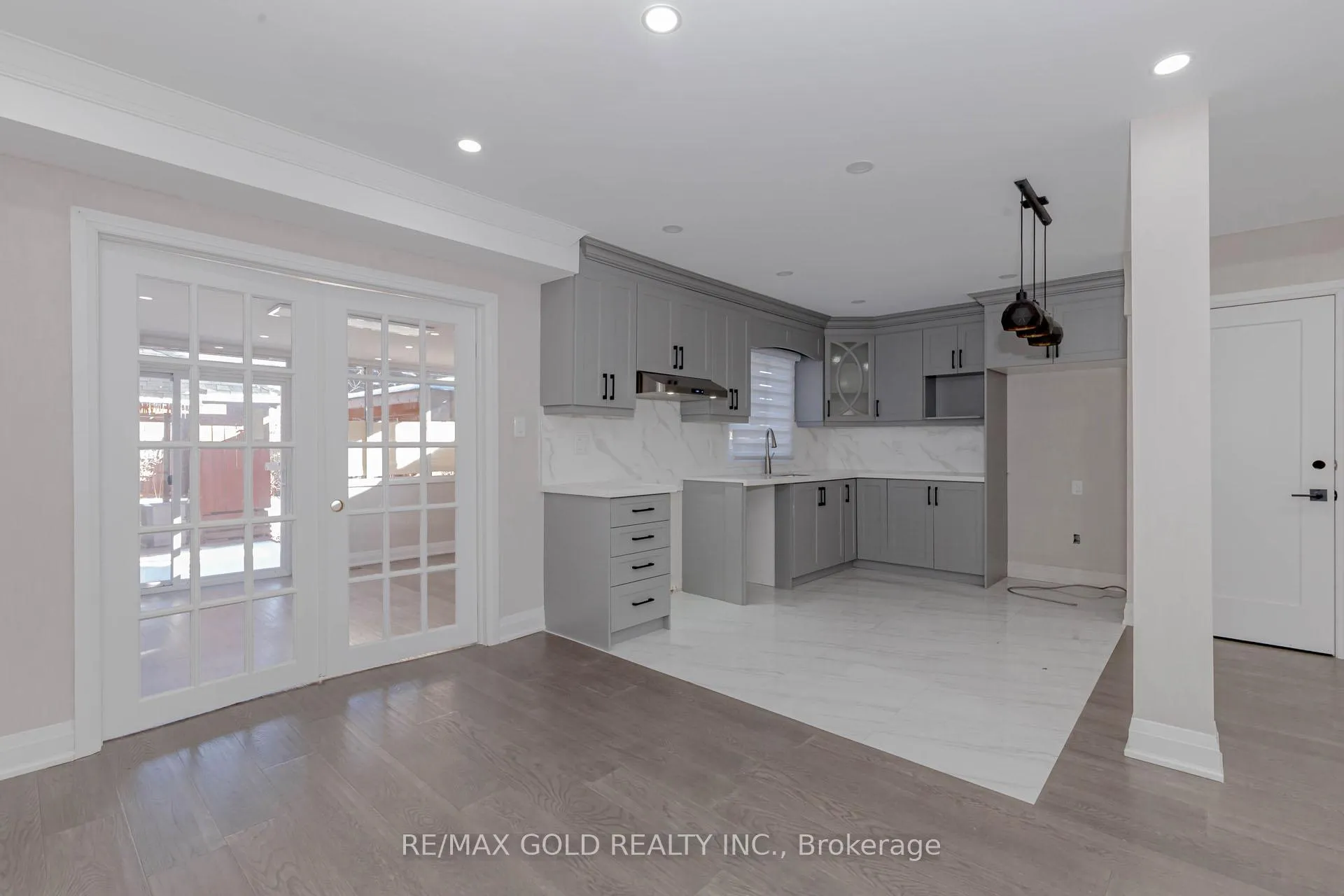 Photo 9 of 63 Floribunda Crescent, Brampton, Bramalea West Industrial — HOMEH