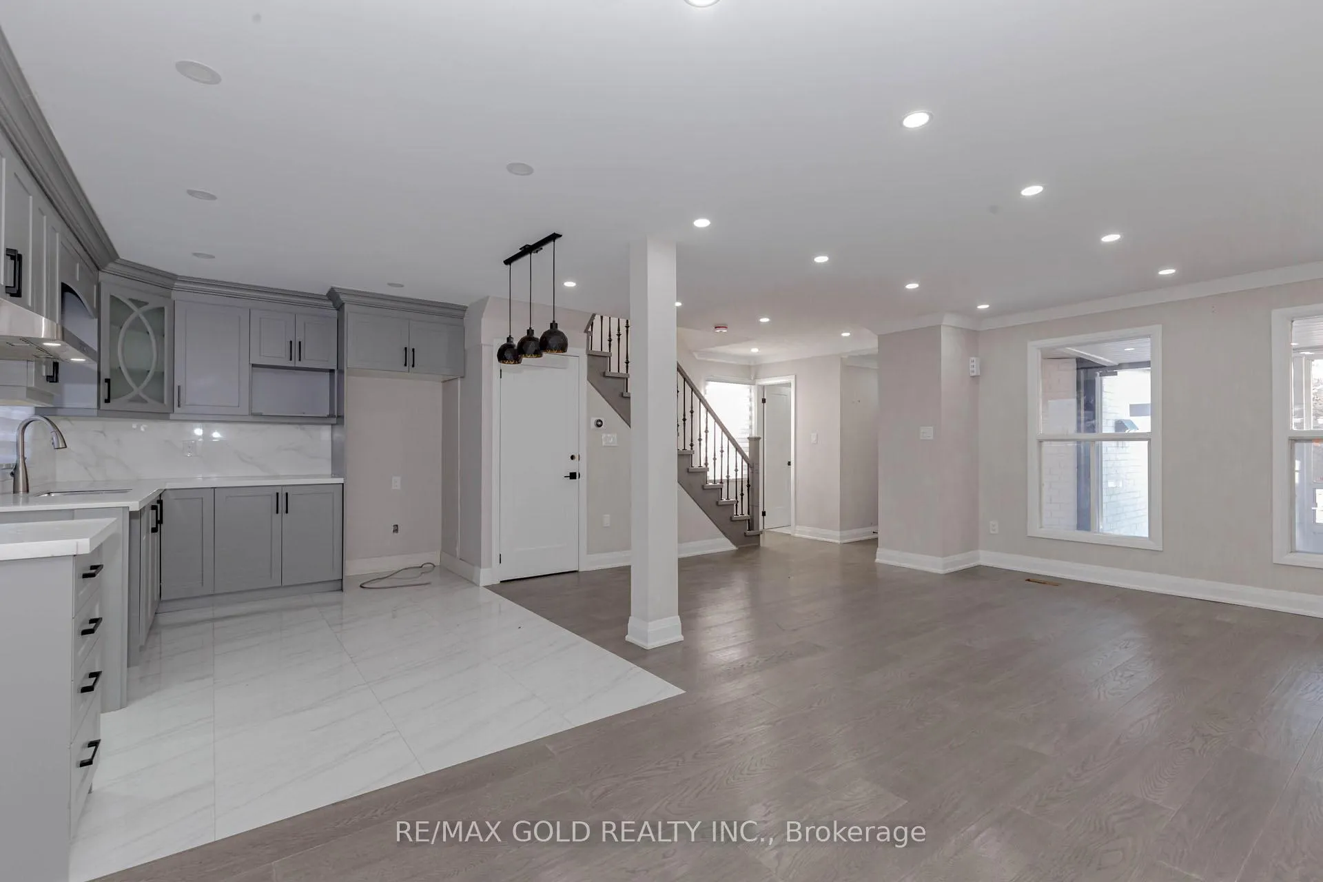Photo 10 of 63 Floribunda Crescent, Brampton, Bramalea West Industrial — HOMEH