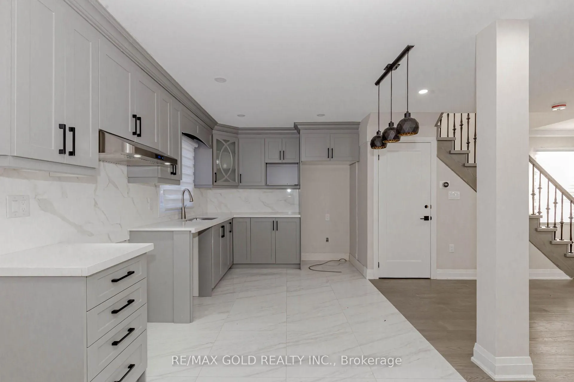 Photo 11 of 63 Floribunda Crescent, Brampton, Bramalea West Industrial — HOMEH