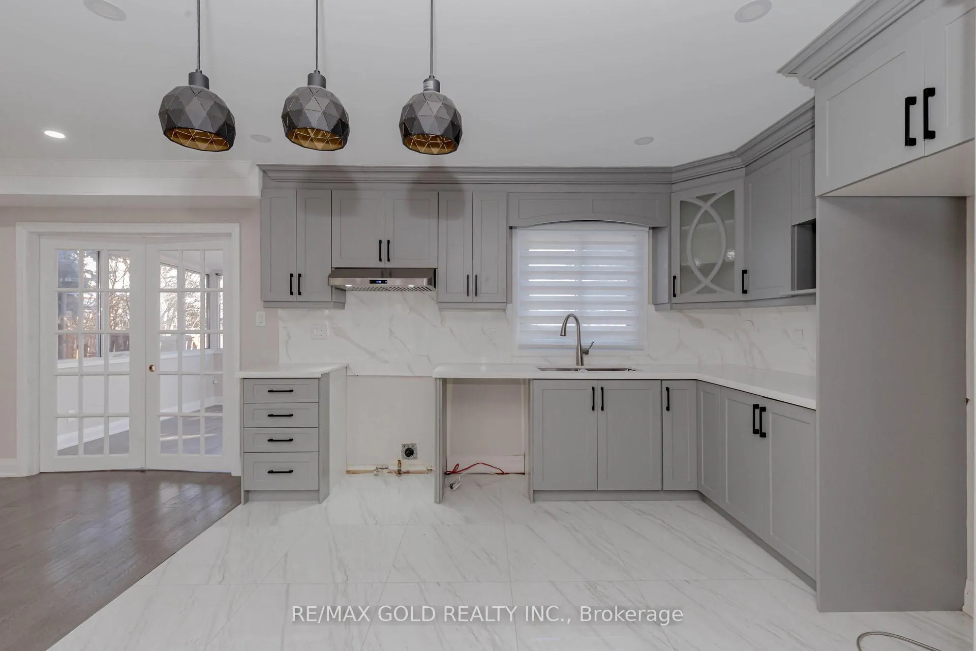 Photo 12 of 63 Floribunda Crescent, Brampton, Bramalea West Industrial — HOMEH