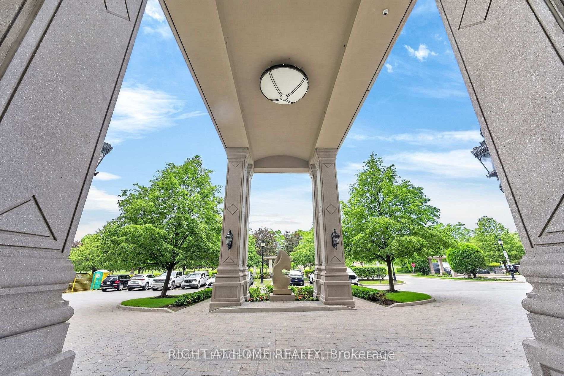 Photo 3 of Unit 512, 9245 Jane Street, Vaughan, Maple — HOMEH