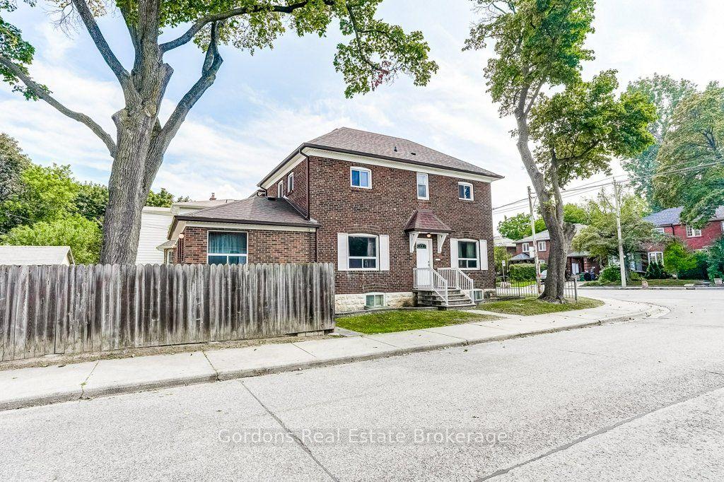 Photo 3 of 142 Lawrence Avenue W, Toronto, Lawrence Park North — HOMEH