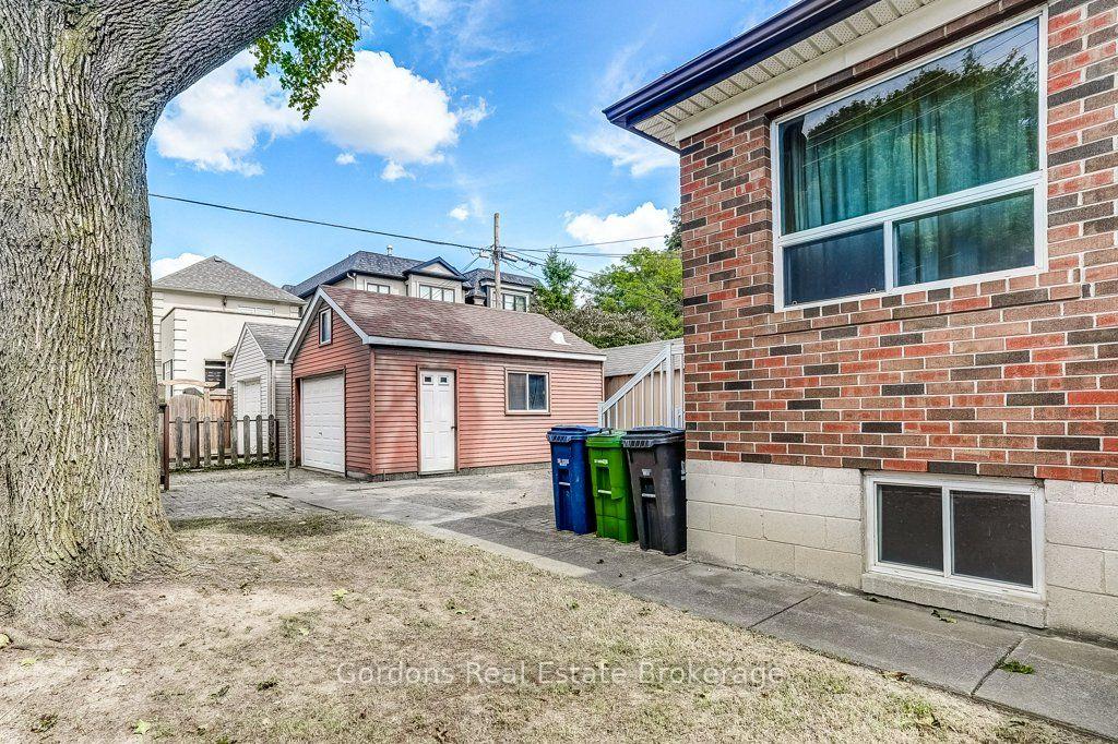 Photo 4 of 142 Lawrence Avenue W, Toronto, Lawrence Park North — HOMEH