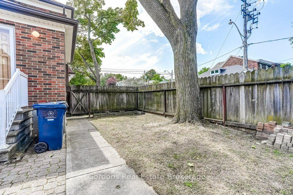 Photo 6 of 142 Lawrence Avenue W, Toronto, Lawrence Park North — HOMEH